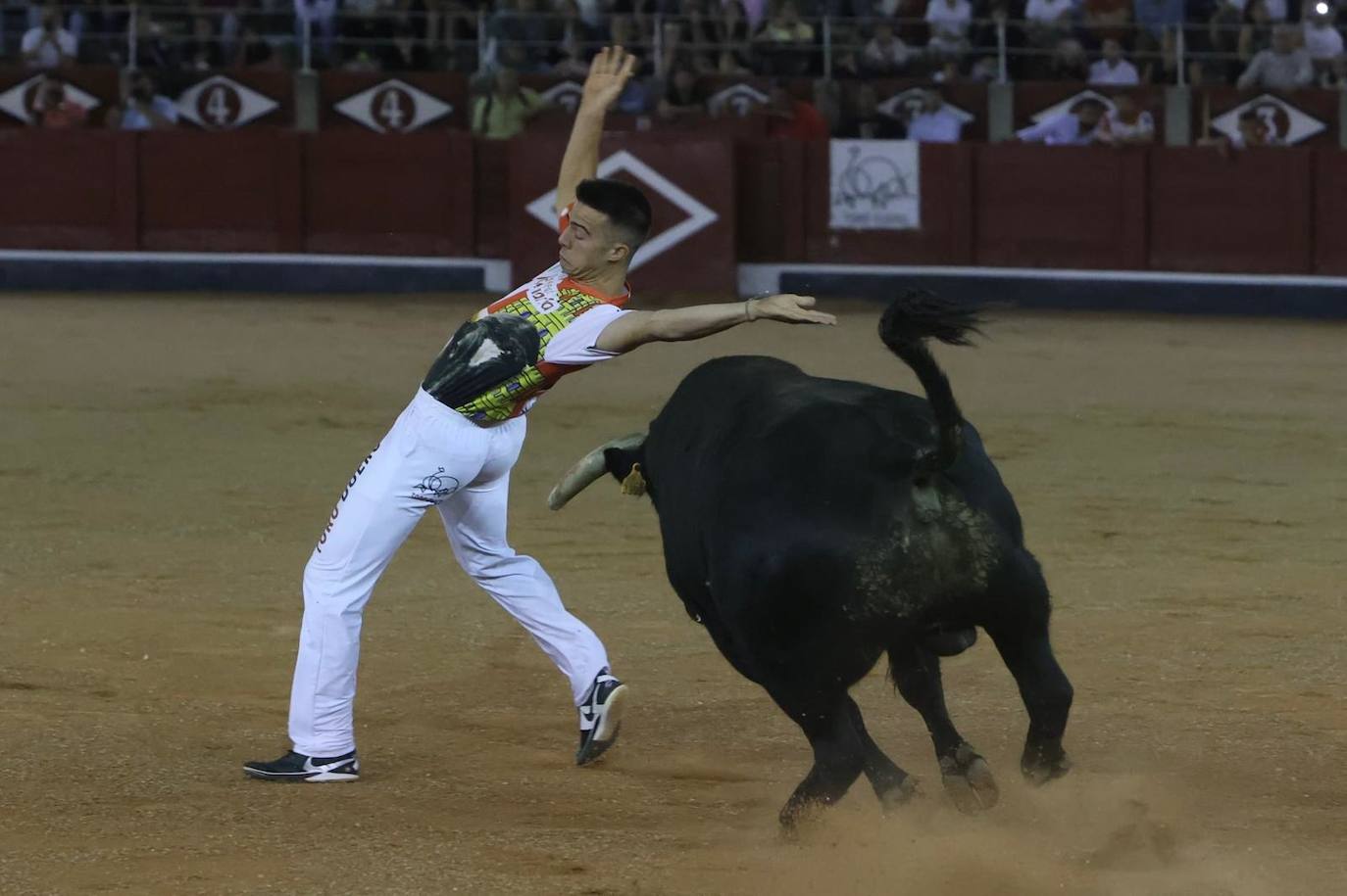 Las mejores imágenes del espectacular concurso de recortes que abrió la Feria en La Glorieta