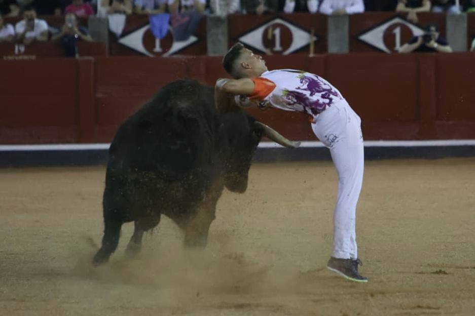 Las mejores imágenes del espectacular concurso de recortes que abrió la Feria en La Glorieta