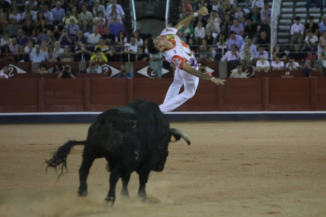 Las mejores imágenes del espectacular concurso de recortes que abrió la Feria en La Glorieta