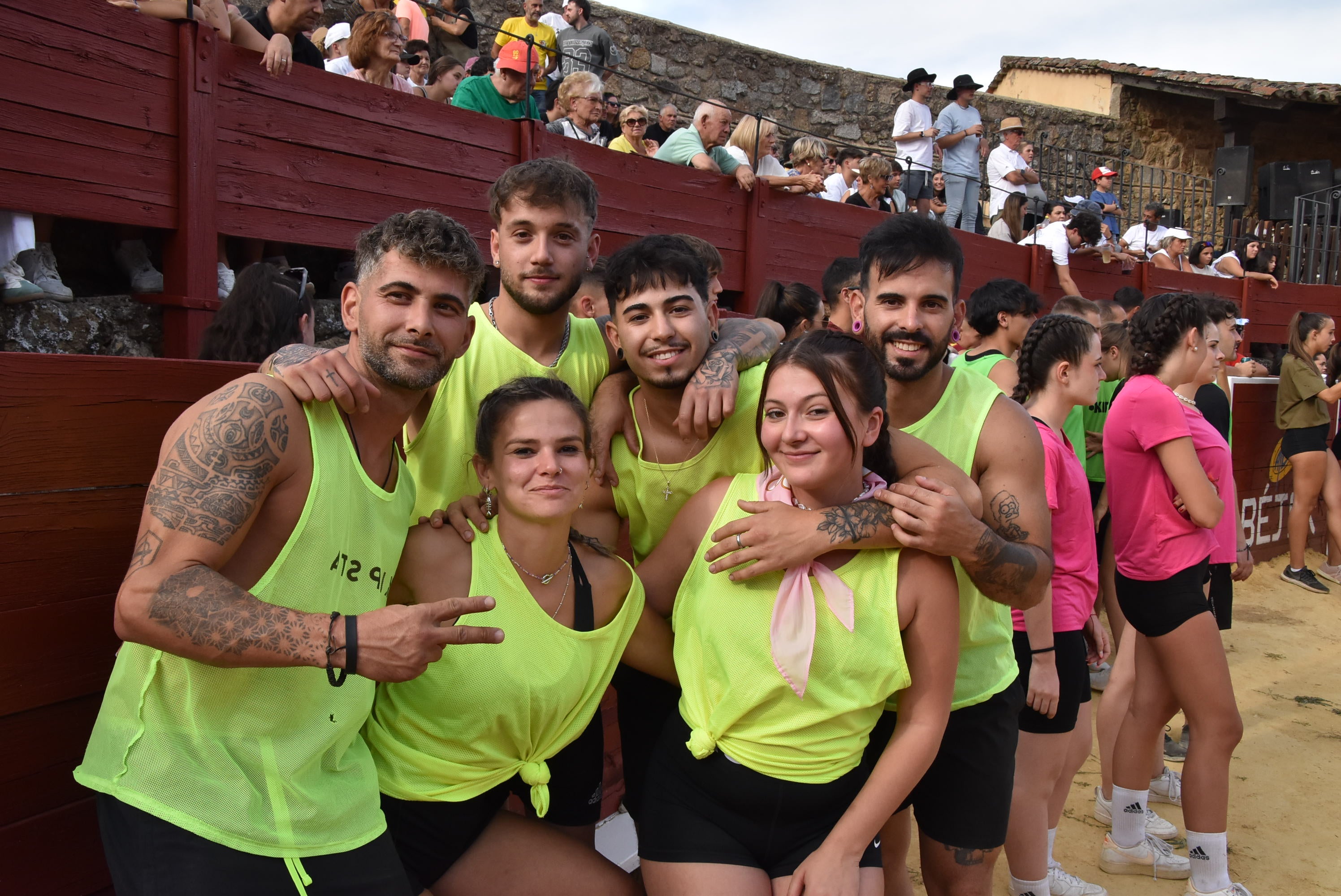 La peña &#039;El lokal&#039; gana las pruebas del Humor Amarillo en la plaza de toros de Béjar