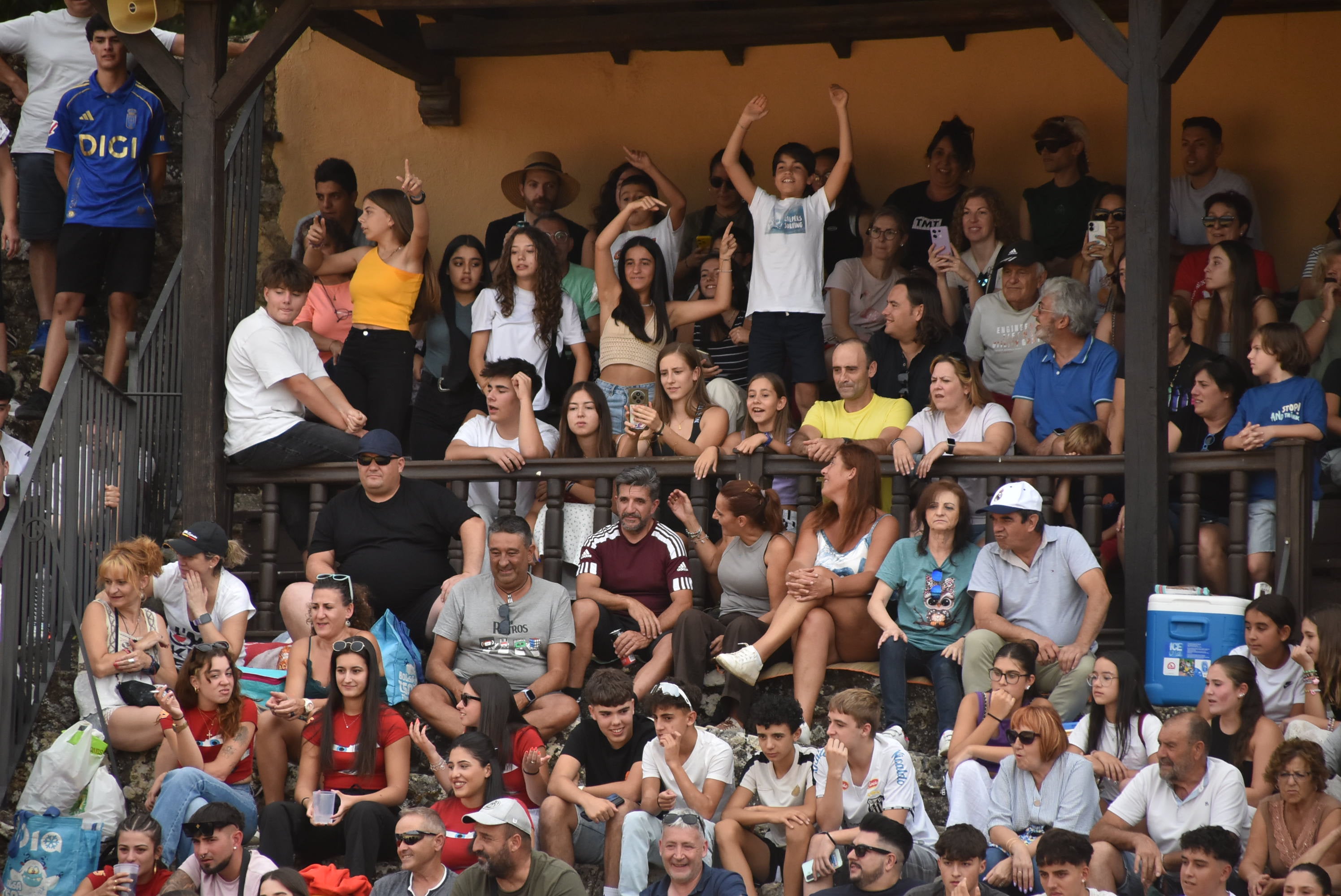 La peña &#039;El lokal&#039; gana las pruebas del Humor Amarillo en la plaza de toros de Béjar