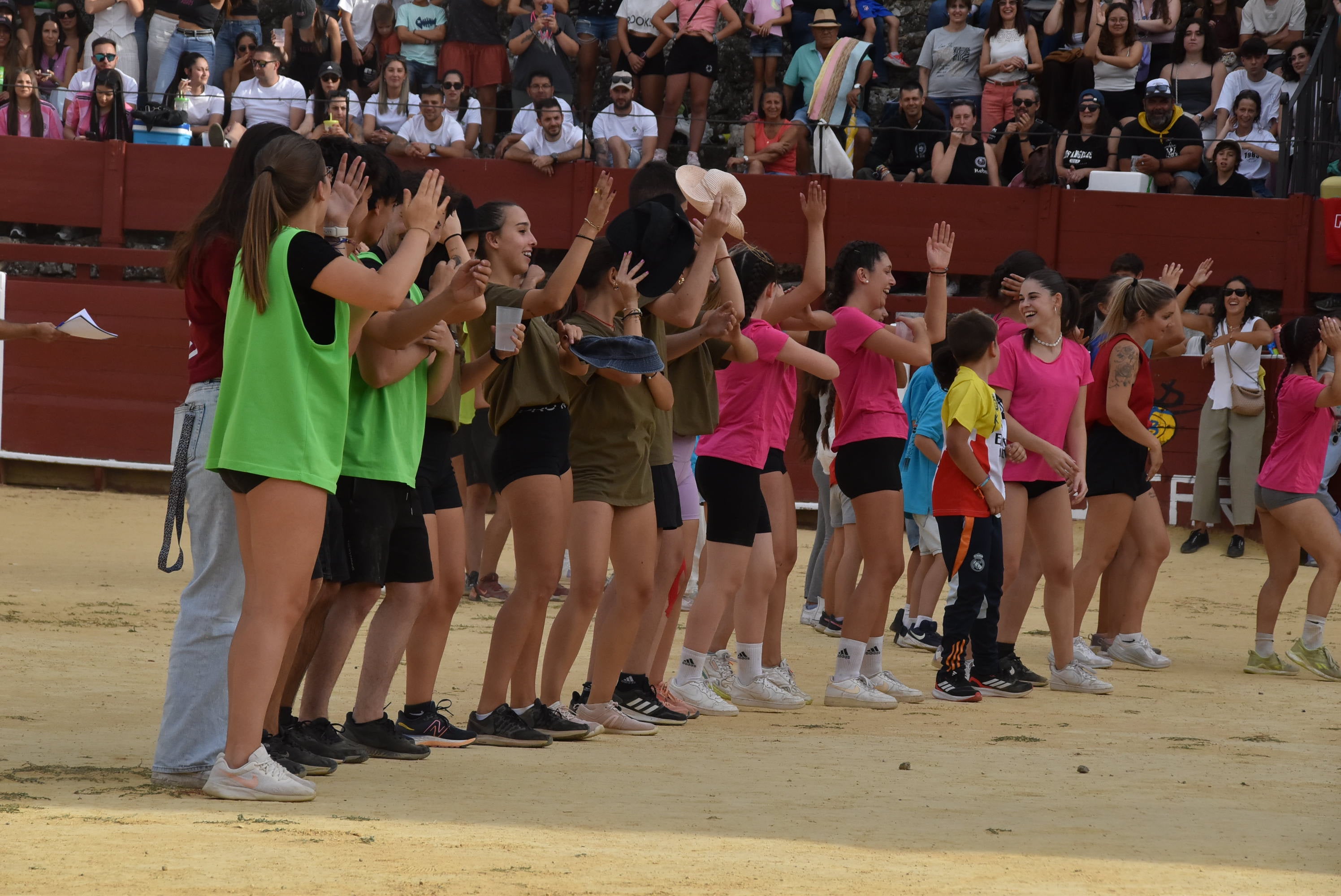 La peña &#039;El lokal&#039; gana las pruebas del Humor Amarillo en la plaza de toros de Béjar