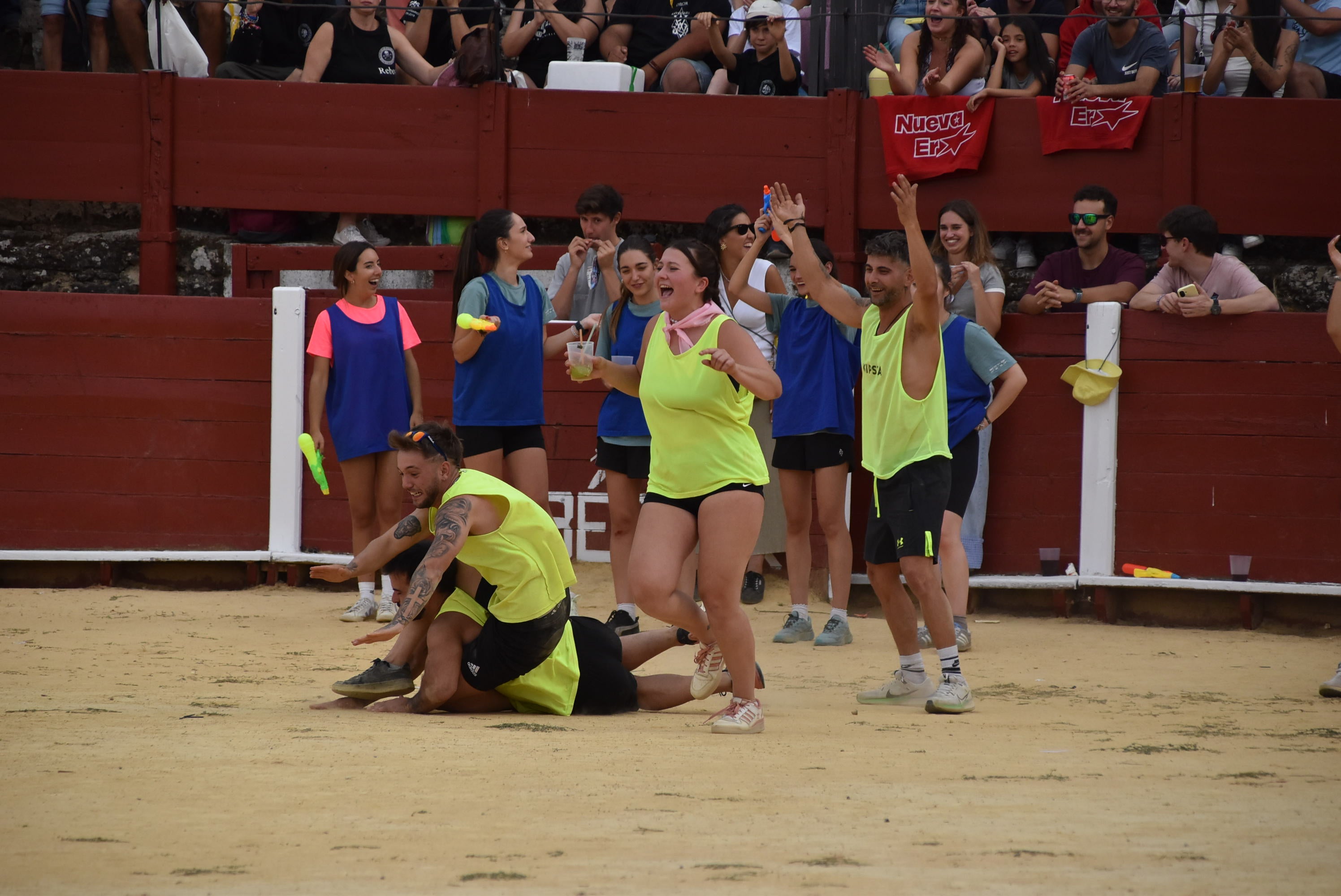 La peña &#039;El lokal&#039; gana las pruebas del Humor Amarillo en la plaza de toros de Béjar