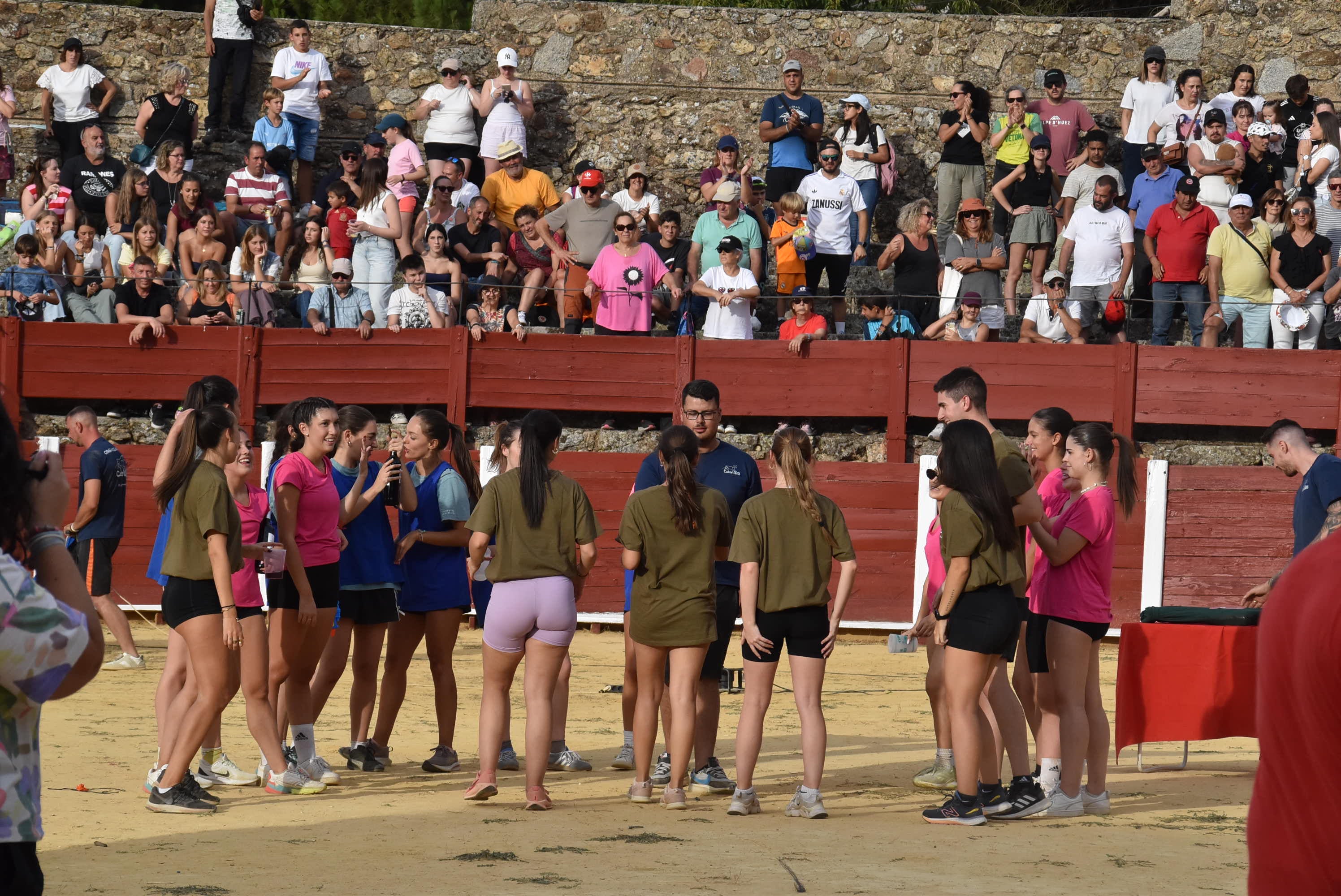 La peña &#039;El lokal&#039; gana las pruebas del Humor Amarillo en la plaza de toros de Béjar