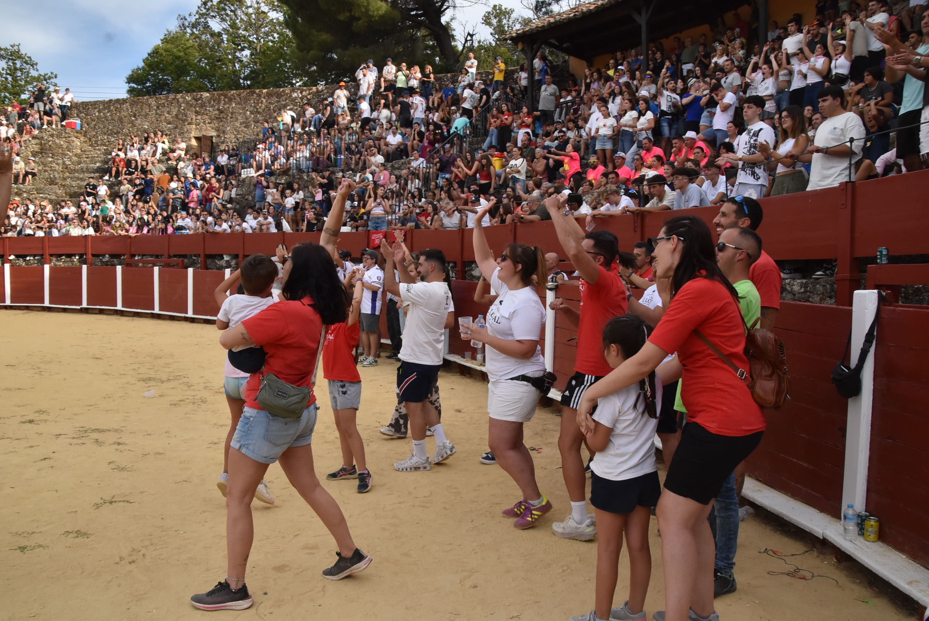 La peña &#039;El lokal&#039; gana las pruebas del Humor Amarillo en la plaza de toros de Béjar