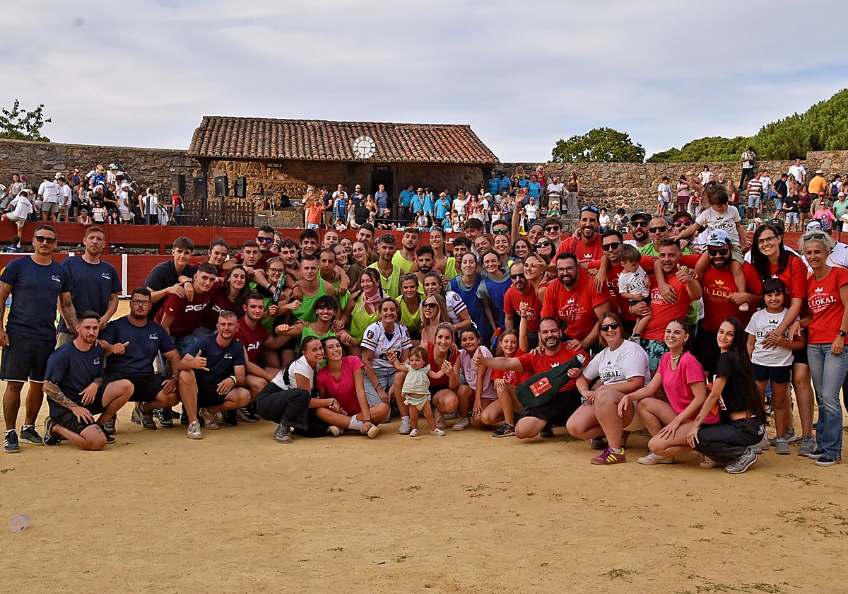 La peña &#039;El lokal&#039; gana las pruebas del Humor Amarillo en la plaza de toros de Béjar