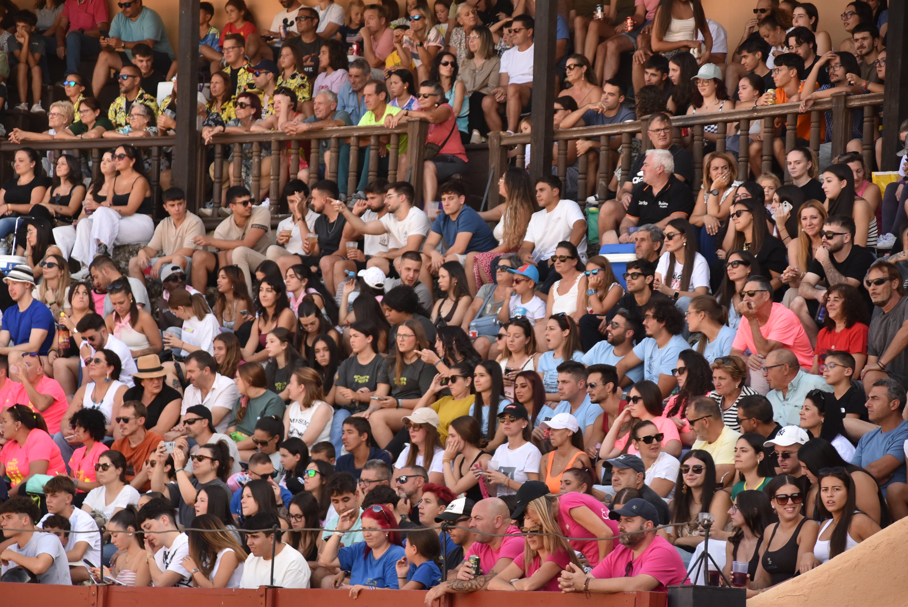 La peña &#039;El lokal&#039; gana las pruebas del Humor Amarillo en la plaza de toros de Béjar