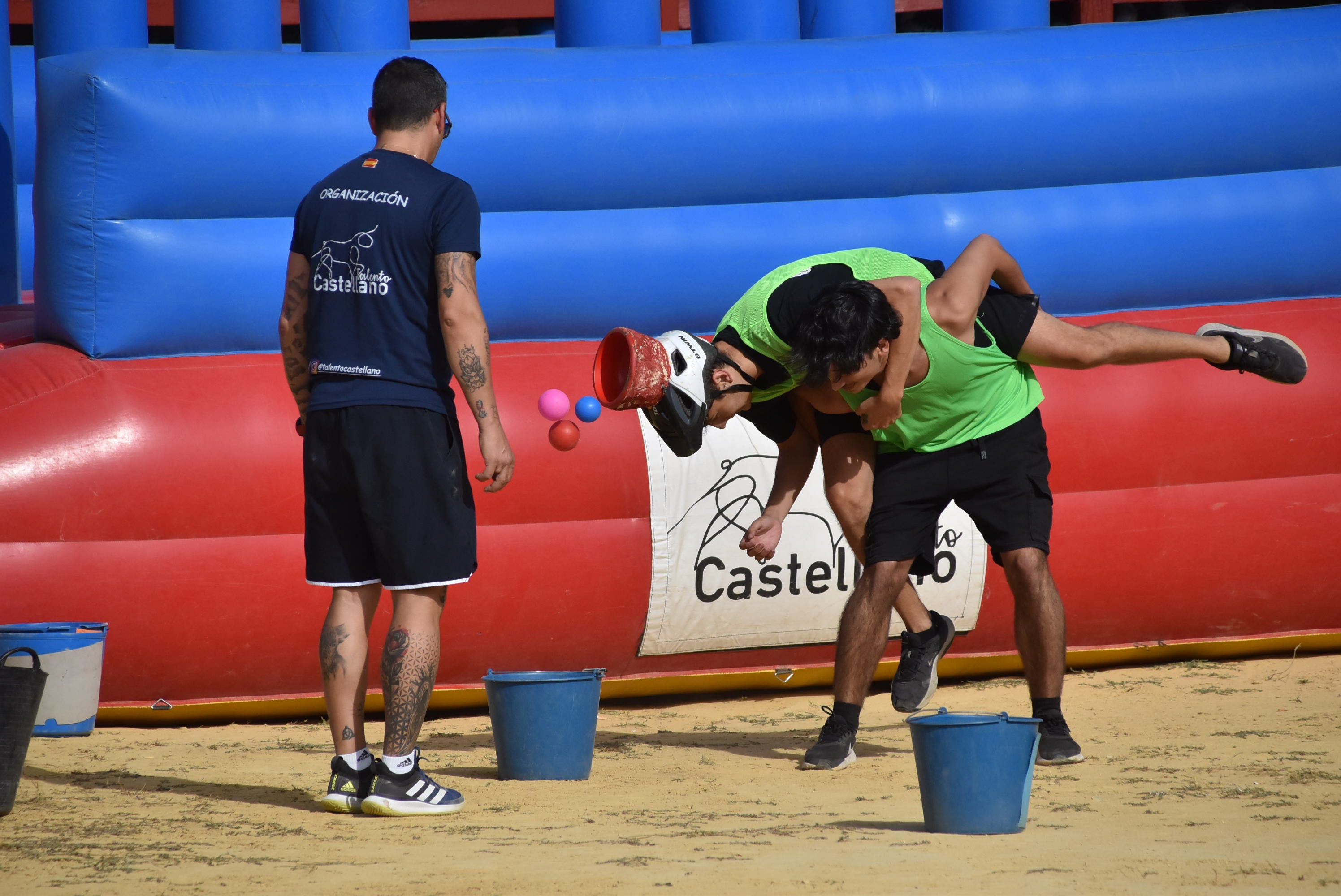 La peña &#039;El lokal&#039; gana las pruebas del Humor Amarillo en la plaza de toros de Béjar
