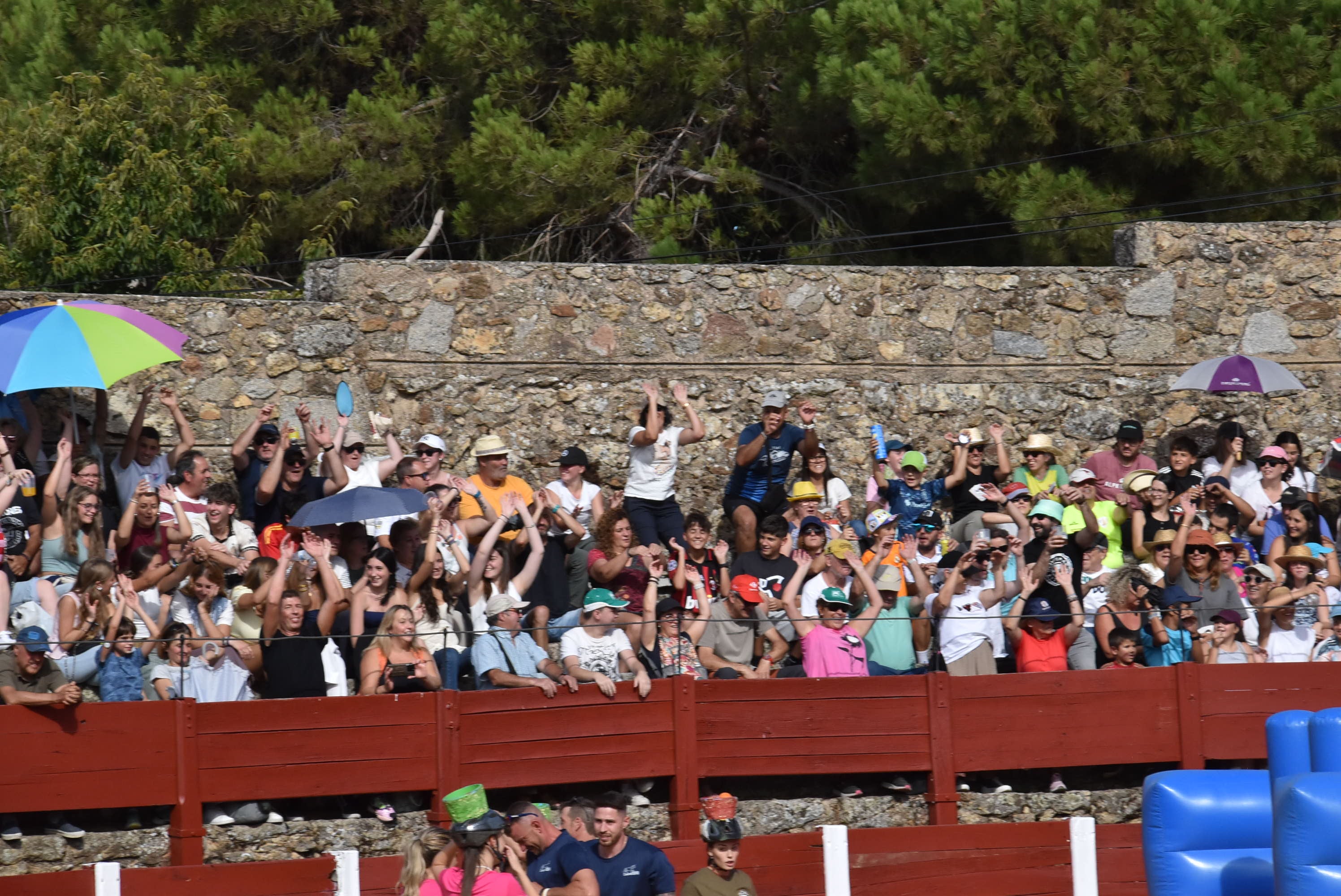 La peña &#039;El lokal&#039; gana las pruebas del Humor Amarillo en la plaza de toros de Béjar