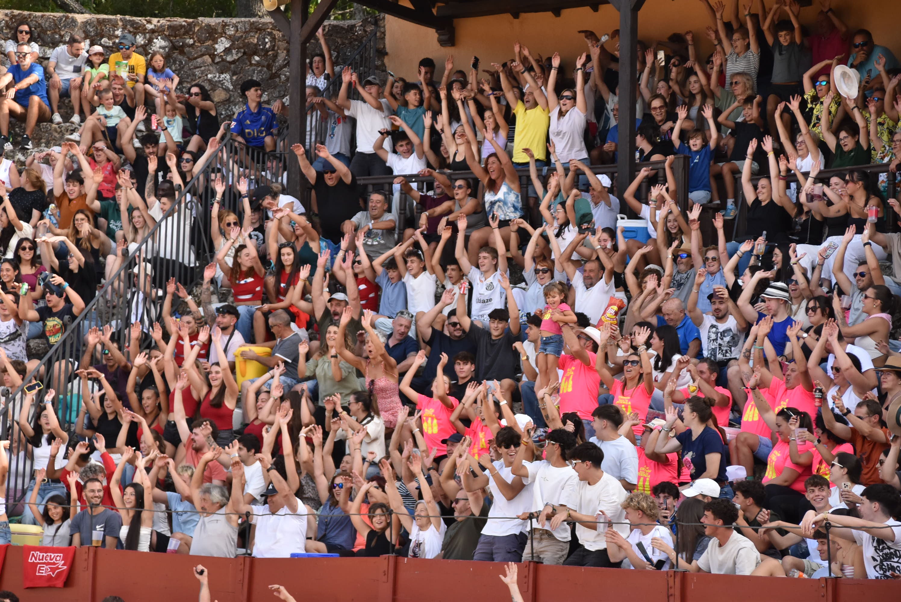 La peña &#039;El lokal&#039; gana las pruebas del Humor Amarillo en la plaza de toros de Béjar