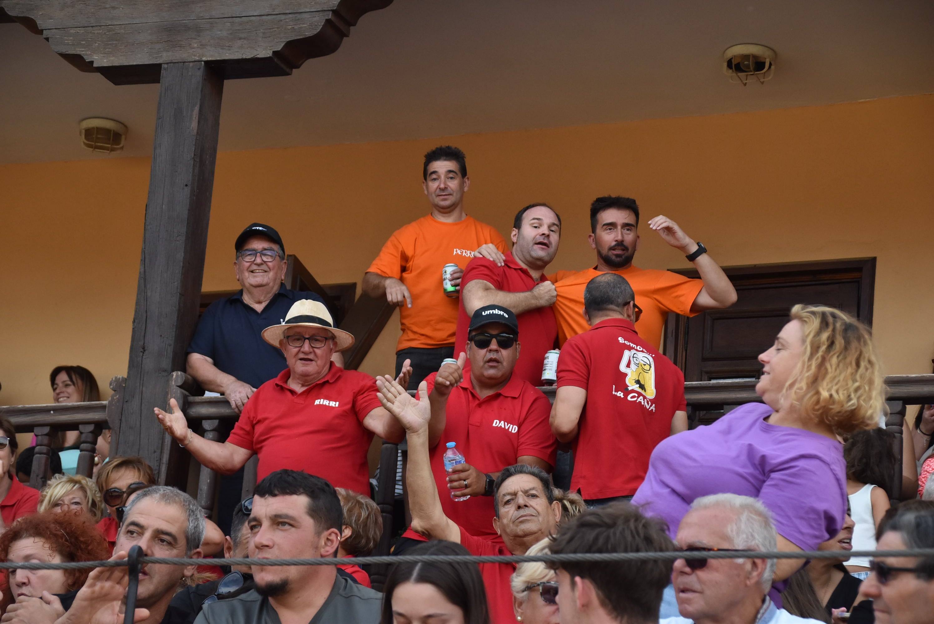 La peña &#039;El lokal&#039; gana las pruebas del Humor Amarillo en la plaza de toros de Béjar