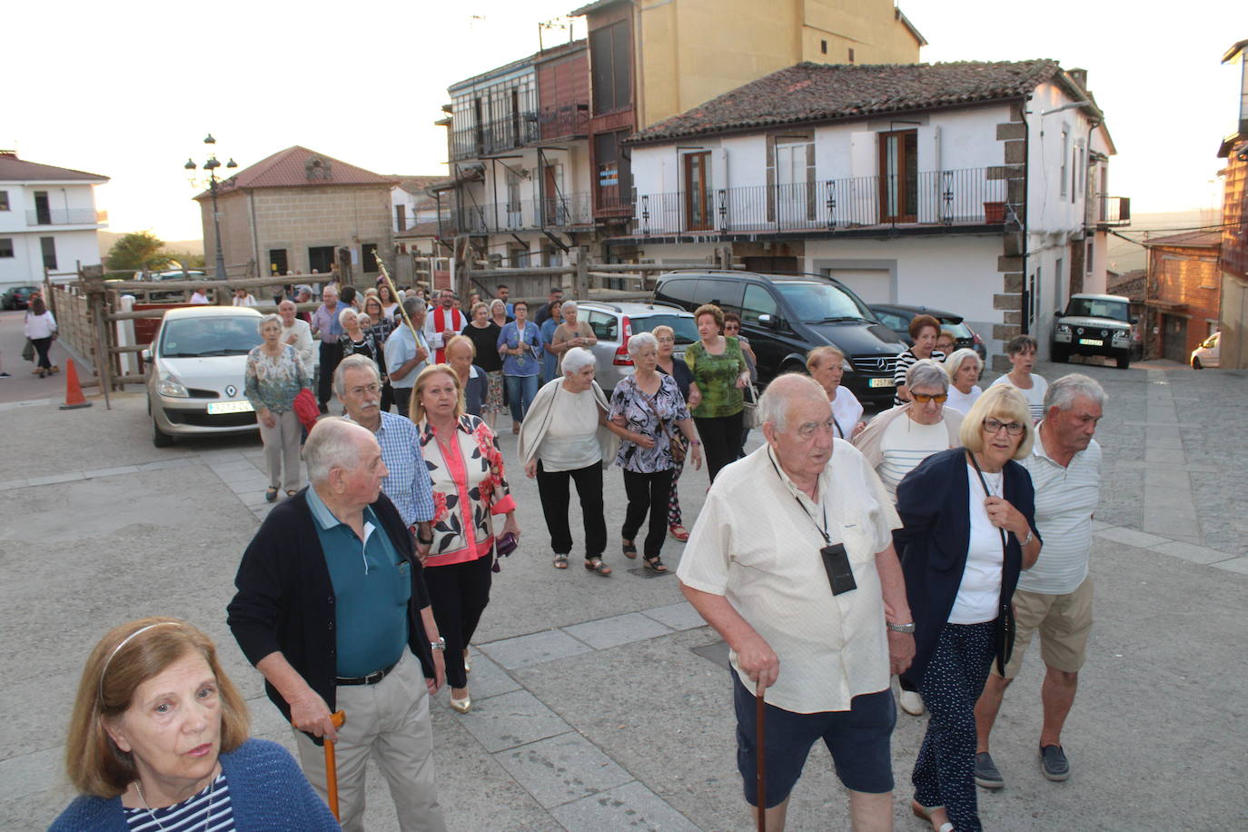 El Cristo de la Piedad sube a la iglesia en Puerto de Béjar