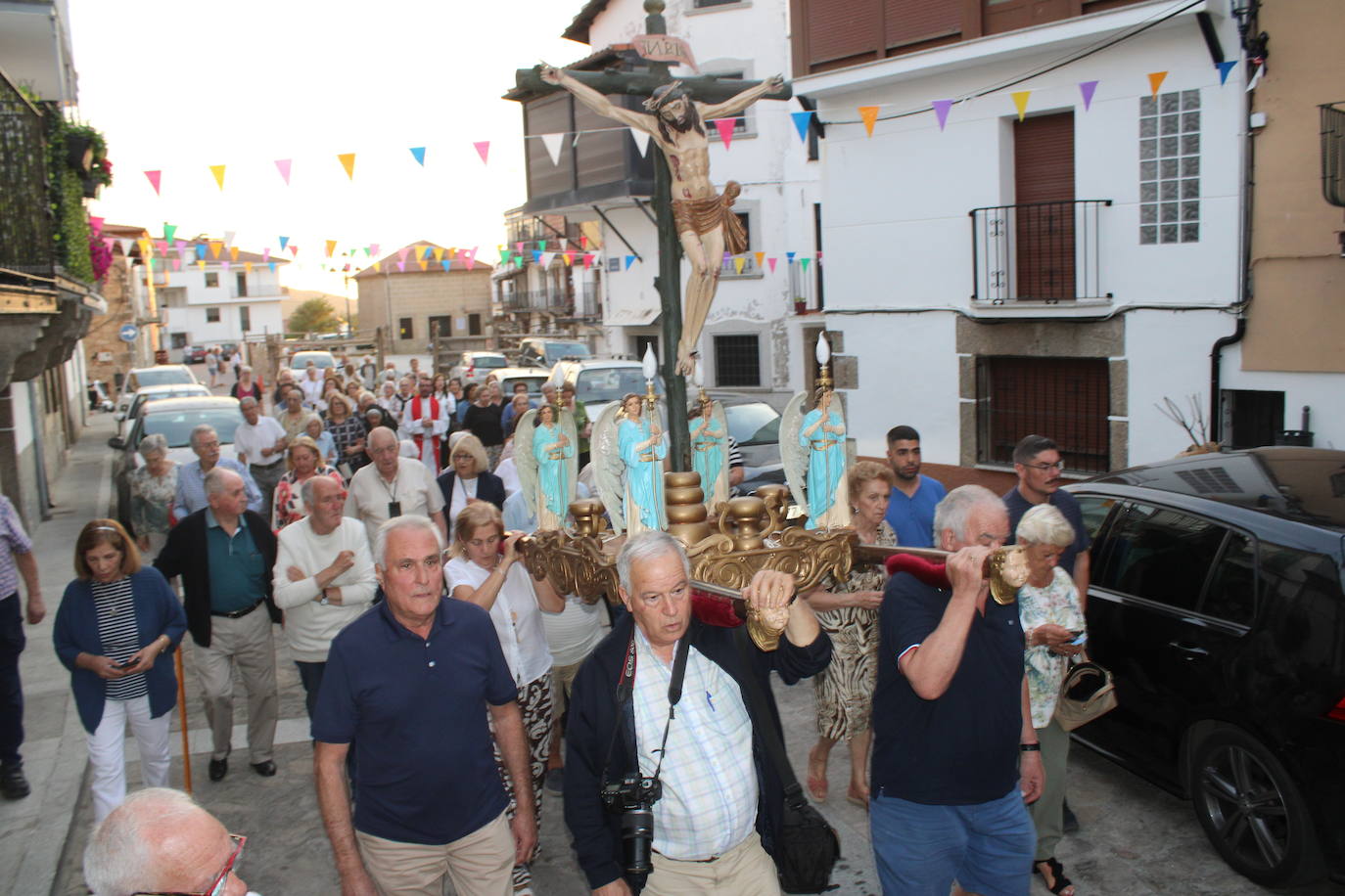 El Cristo de la Piedad sube a la iglesia en Puerto de Béjar