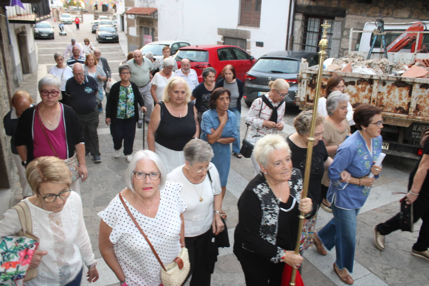 El Cristo de la Piedad sube a la iglesia en Puerto de Béjar