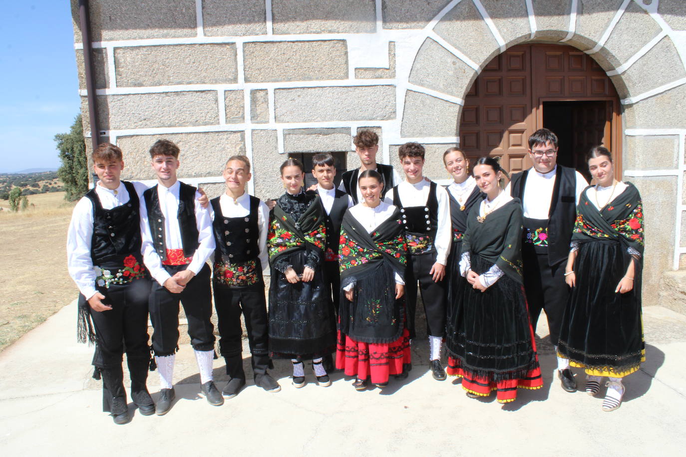 Los quintos protagonizan el día de fiesta en Gallegos de Solmirón
