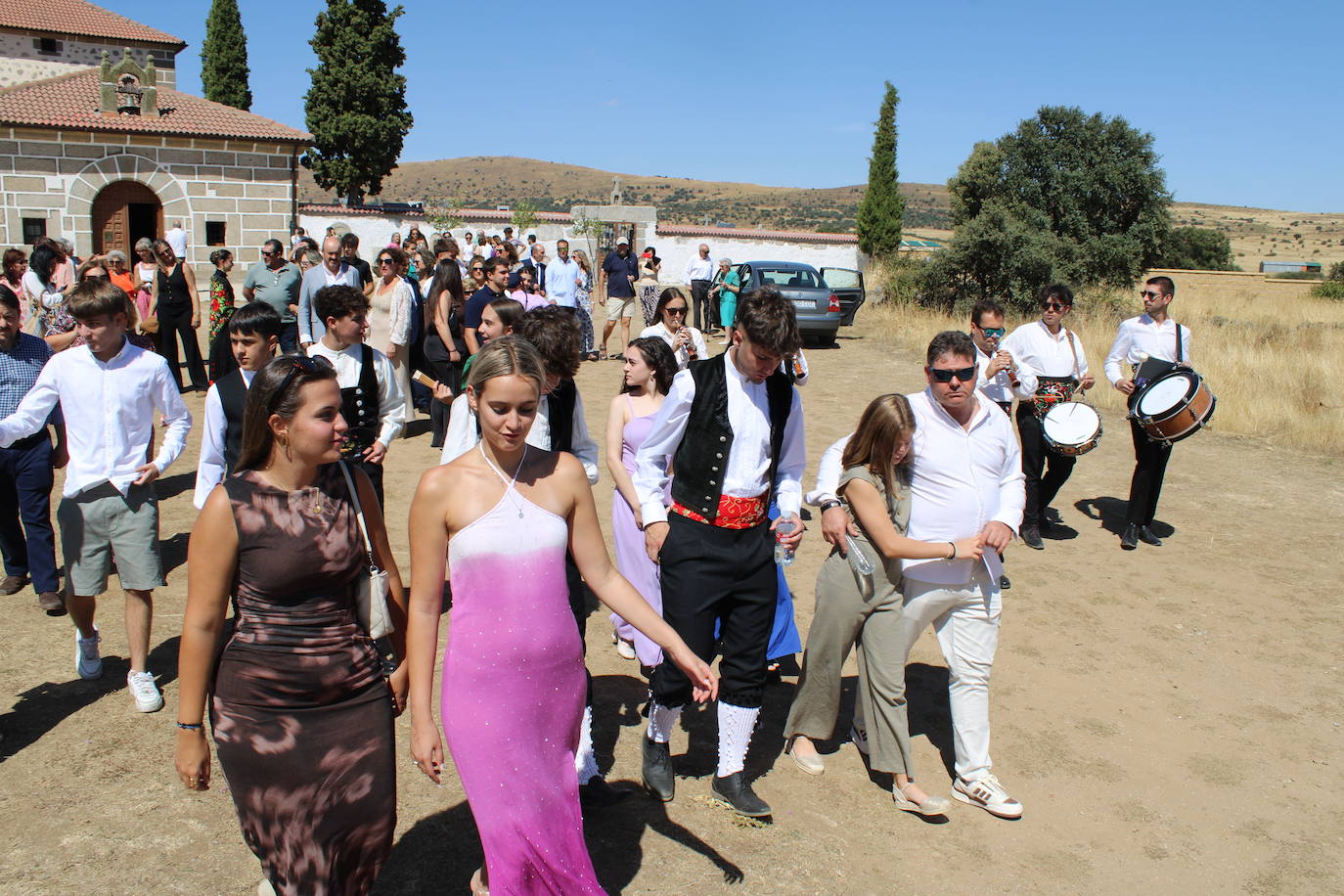Los quintos protagonizan el día de fiesta en Gallegos de Solmirón