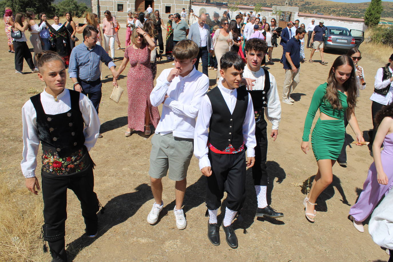 Los quintos protagonizan el día de fiesta en Gallegos de Solmirón