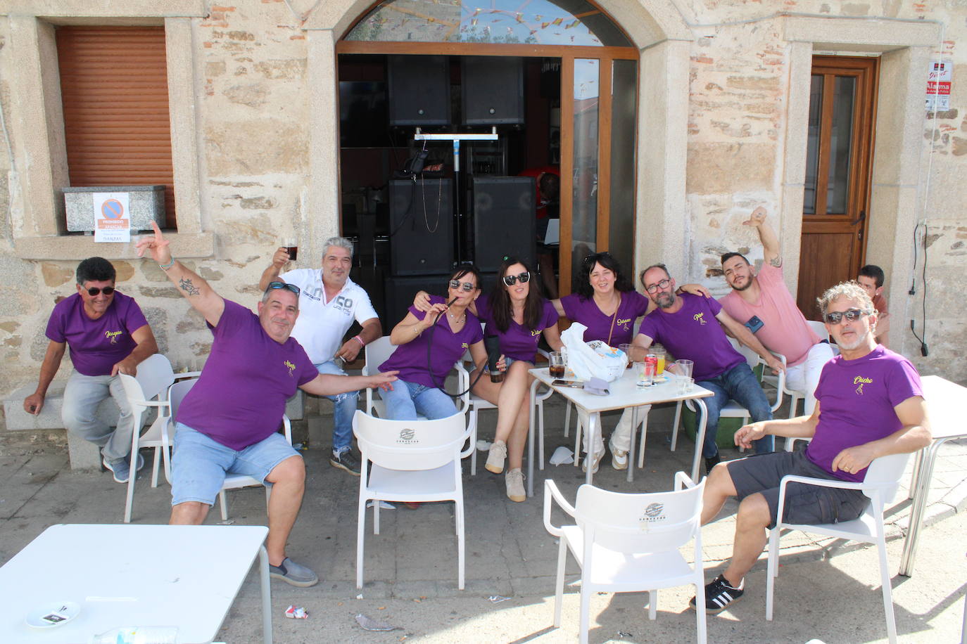 Ambiente joven para abrir la fiesta en Cespedosa de Tormes