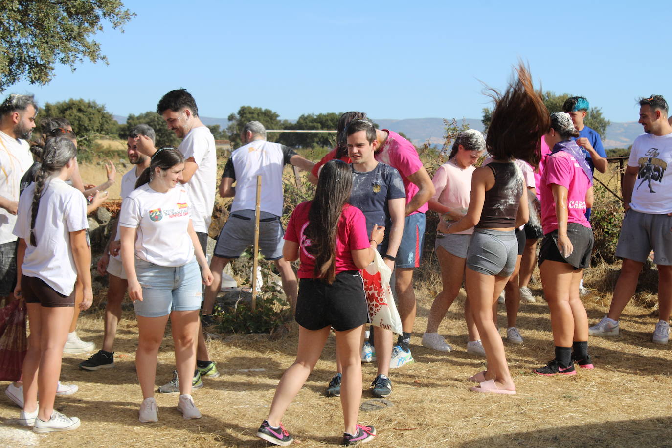 Los quintos protagonizan el día de fiesta en Gallegos de Solmirón