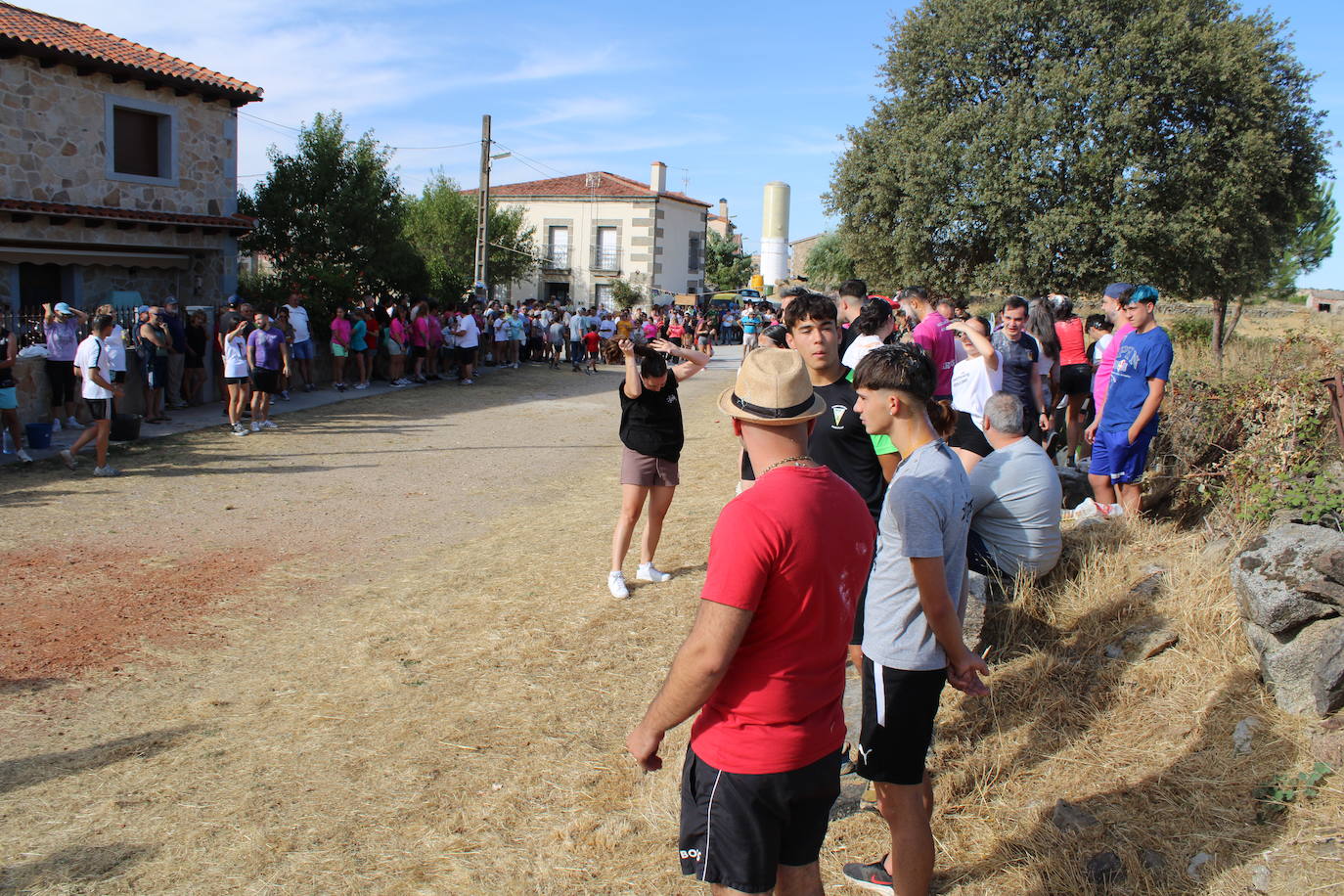 Los quintos protagonizan el día de fiesta en Gallegos de Solmirón