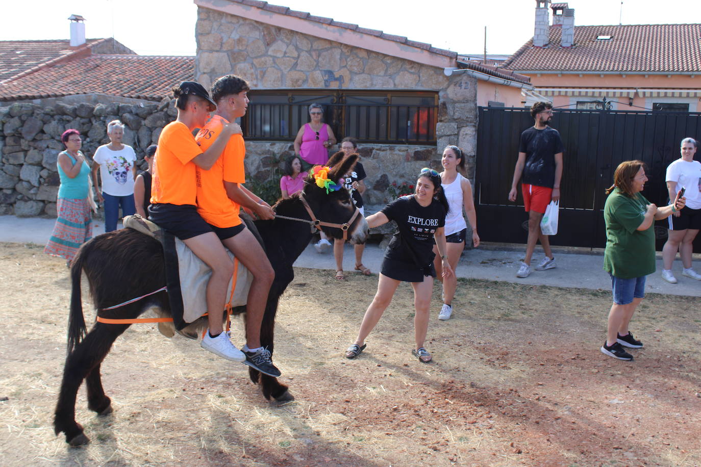 Los quintos protagonizan el día de fiesta en Gallegos de Solmirón