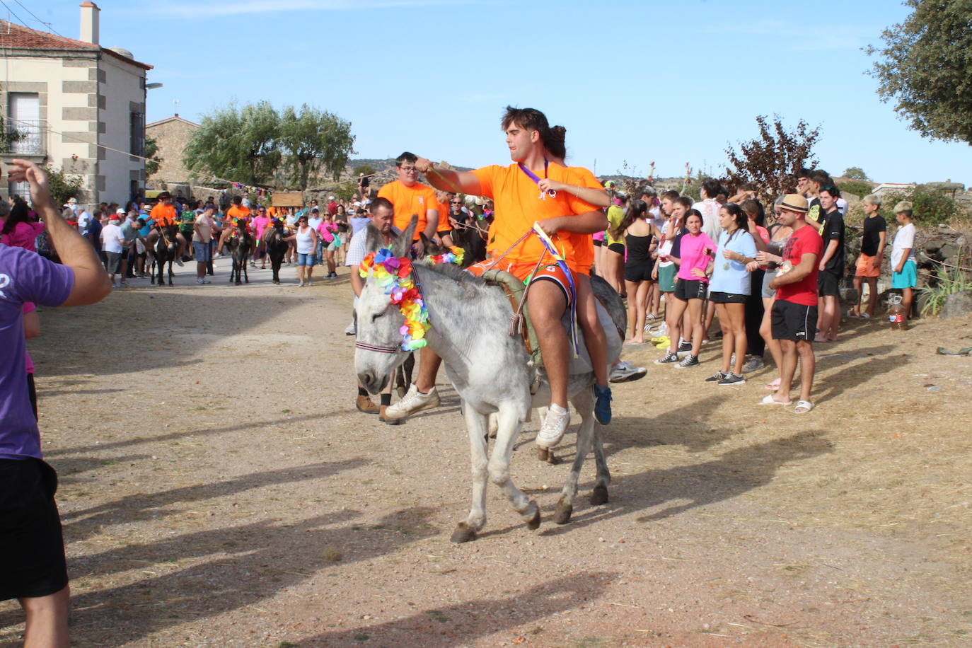 Los quintos protagonizan el día de fiesta en Gallegos de Solmirón