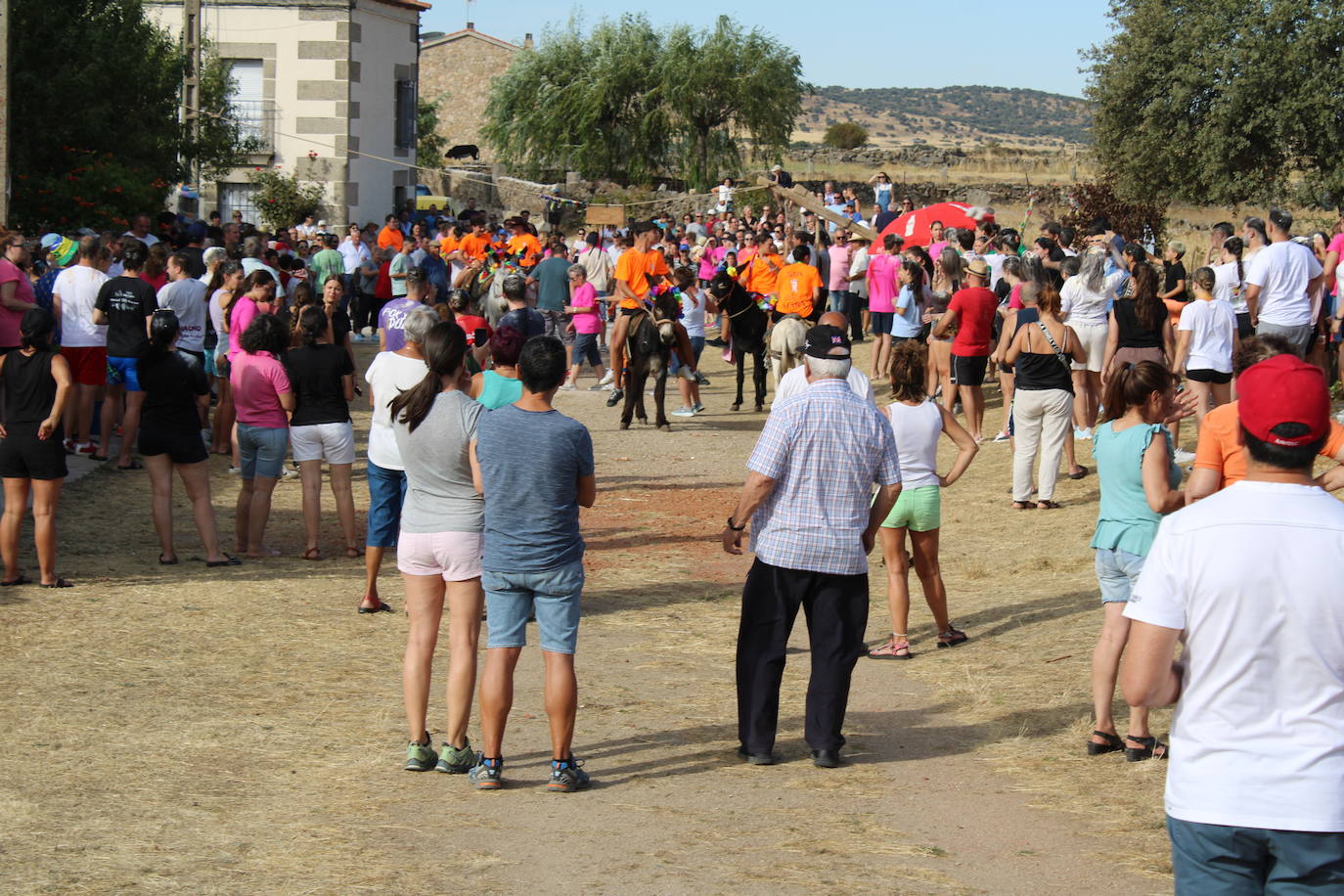 Los quintos protagonizan el día de fiesta en Gallegos de Solmirón