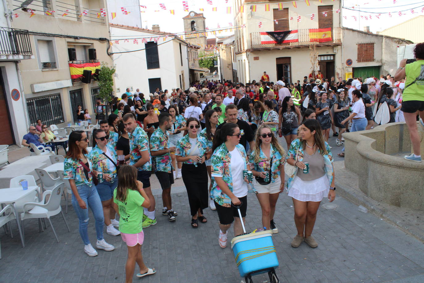 Ambiente joven para abrir la fiesta en Cespedosa de Tormes