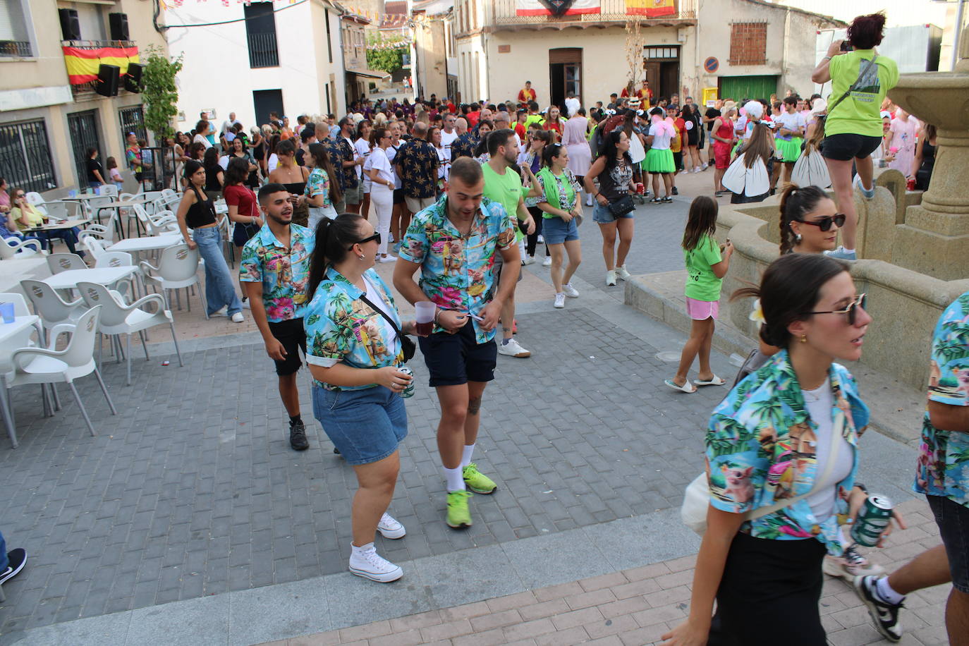 Ambiente joven para abrir la fiesta en Cespedosa de Tormes
