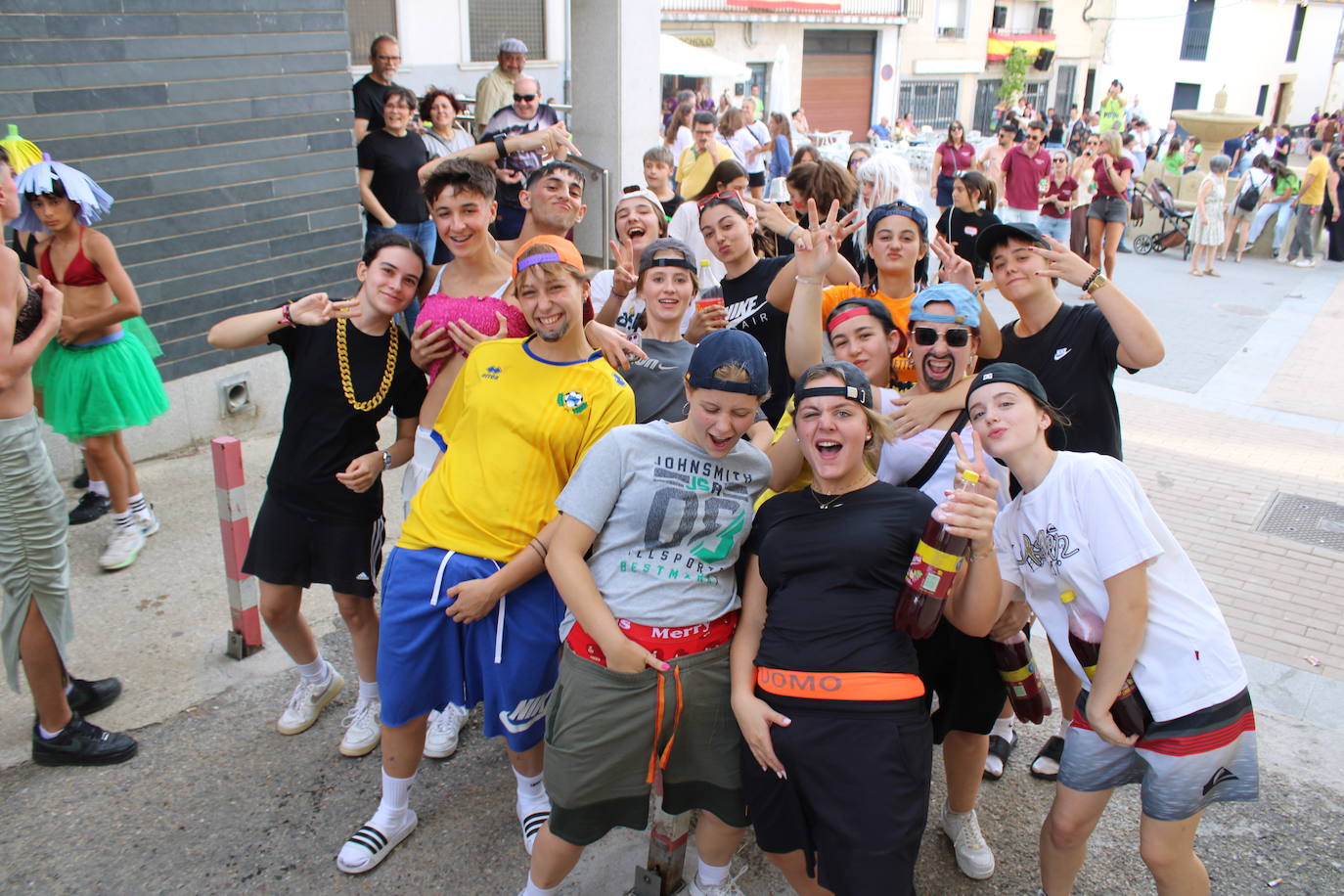 Ambiente joven para abrir la fiesta en Cespedosa de Tormes