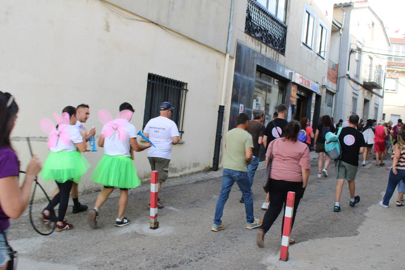 Ambiente joven para abrir la fiesta en Cespedosa de Tormes