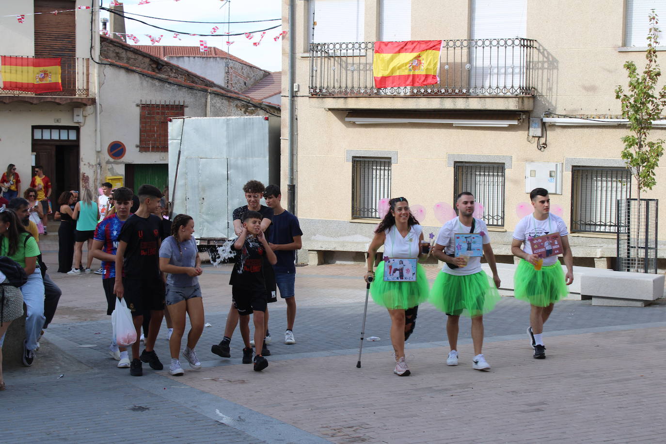 Ambiente joven para abrir la fiesta en Cespedosa de Tormes