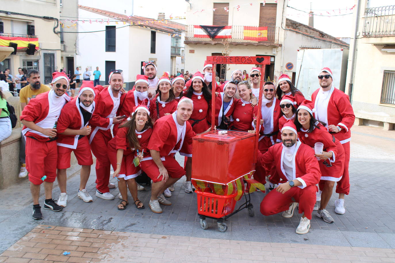 Ambiente joven para abrir la fiesta en Cespedosa de Tormes
