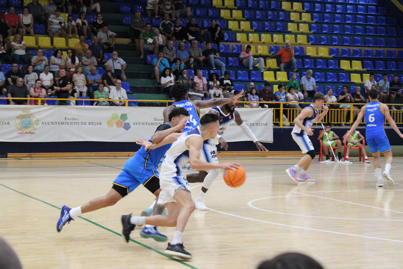 Béjar disfruta con el baloncesto