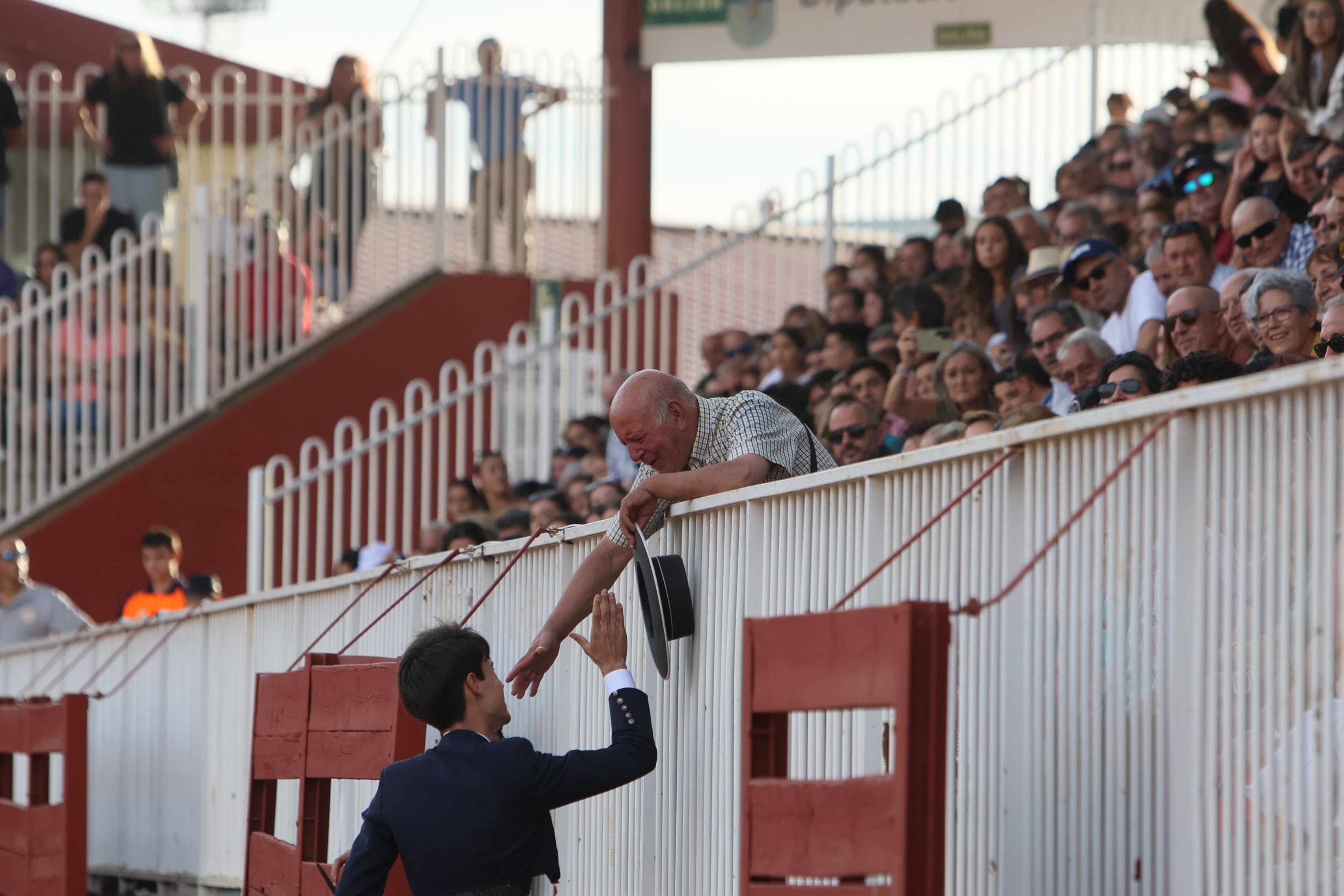 Dos orejas para Mateos, Norte y Rojo en el certamen de novilleros