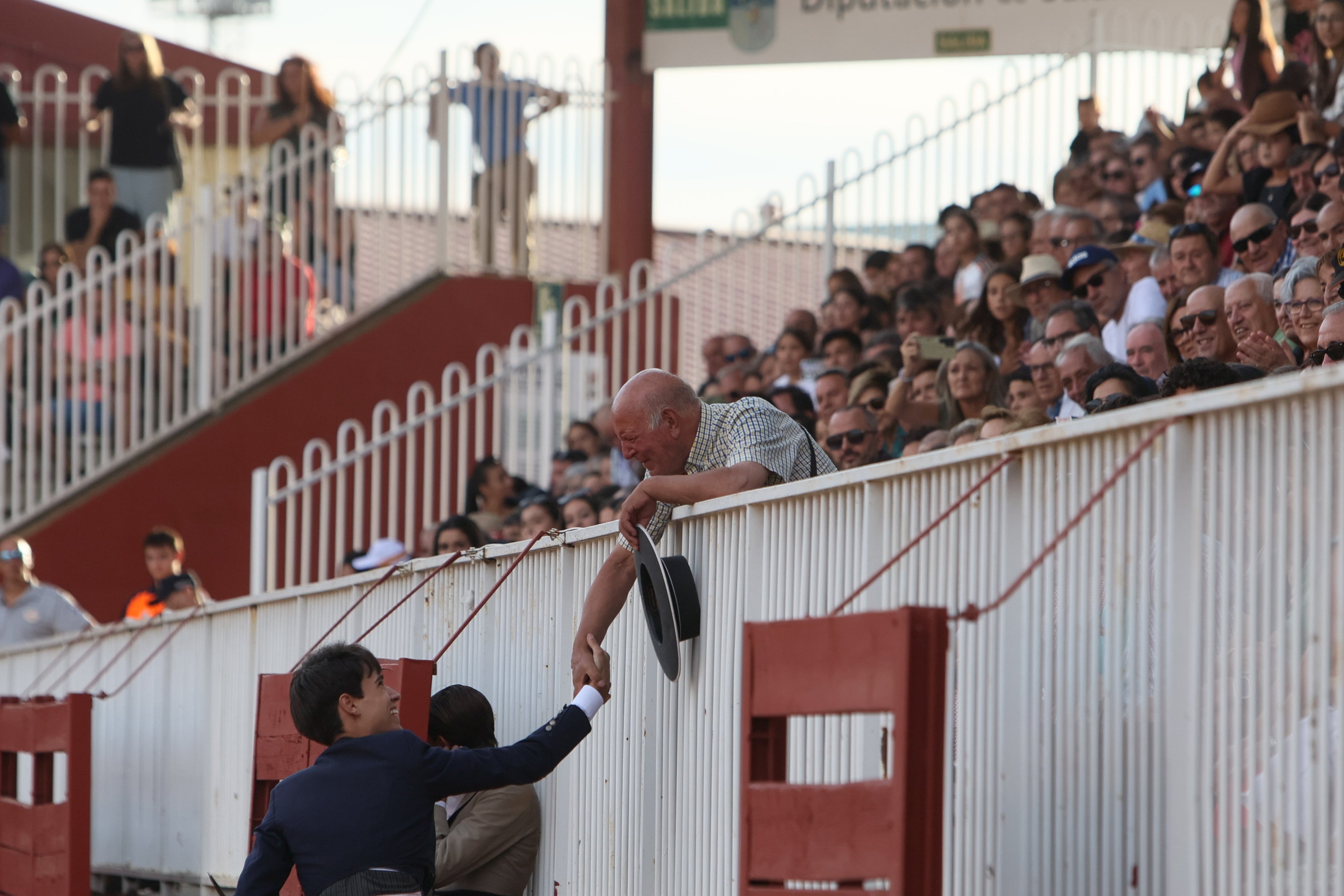 Dos orejas para Mateos, Norte y Rojo en el certamen de novilleros