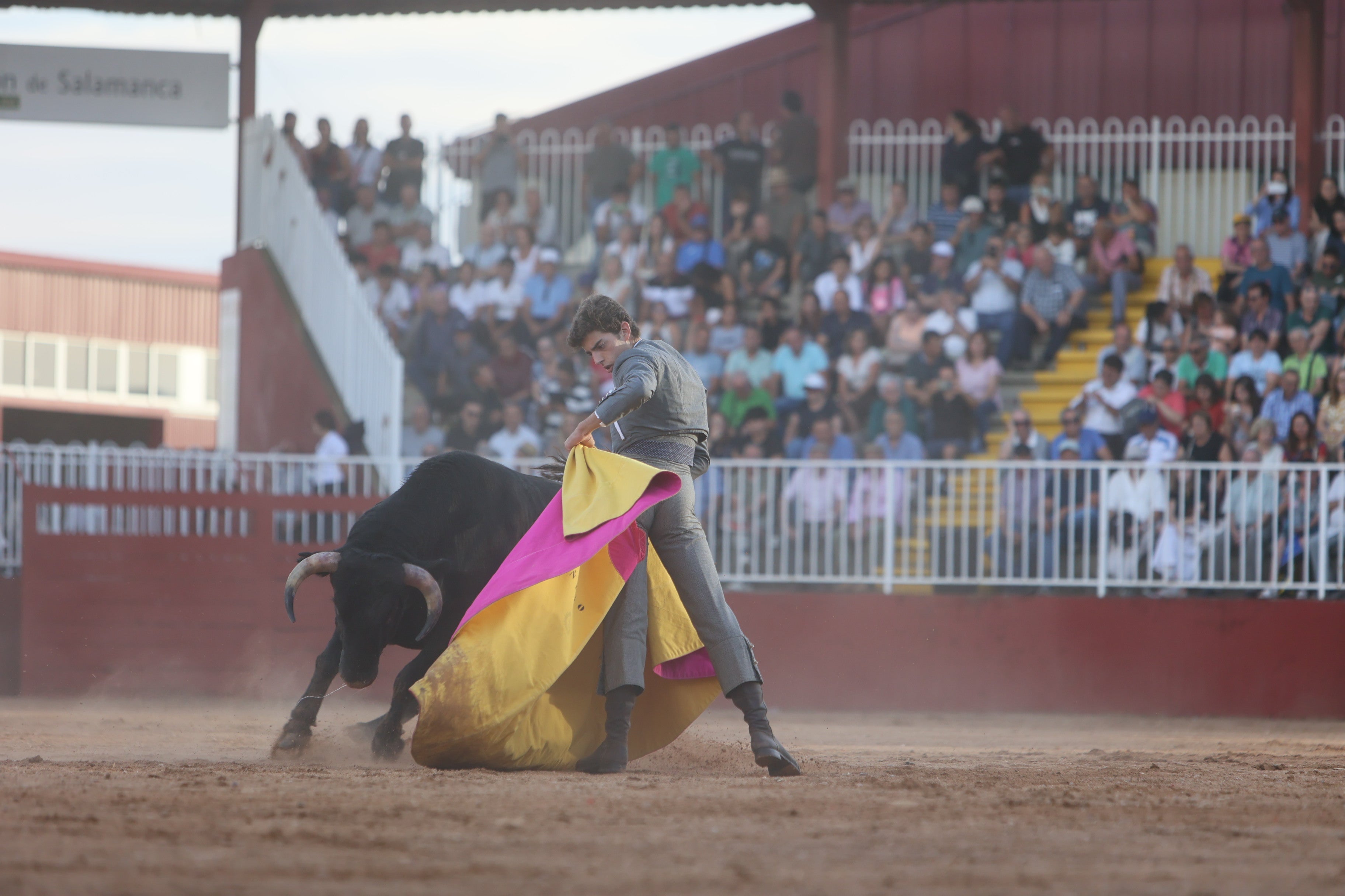 Dos orejas para Mateos, Norte y Rojo en el certamen de novilleros