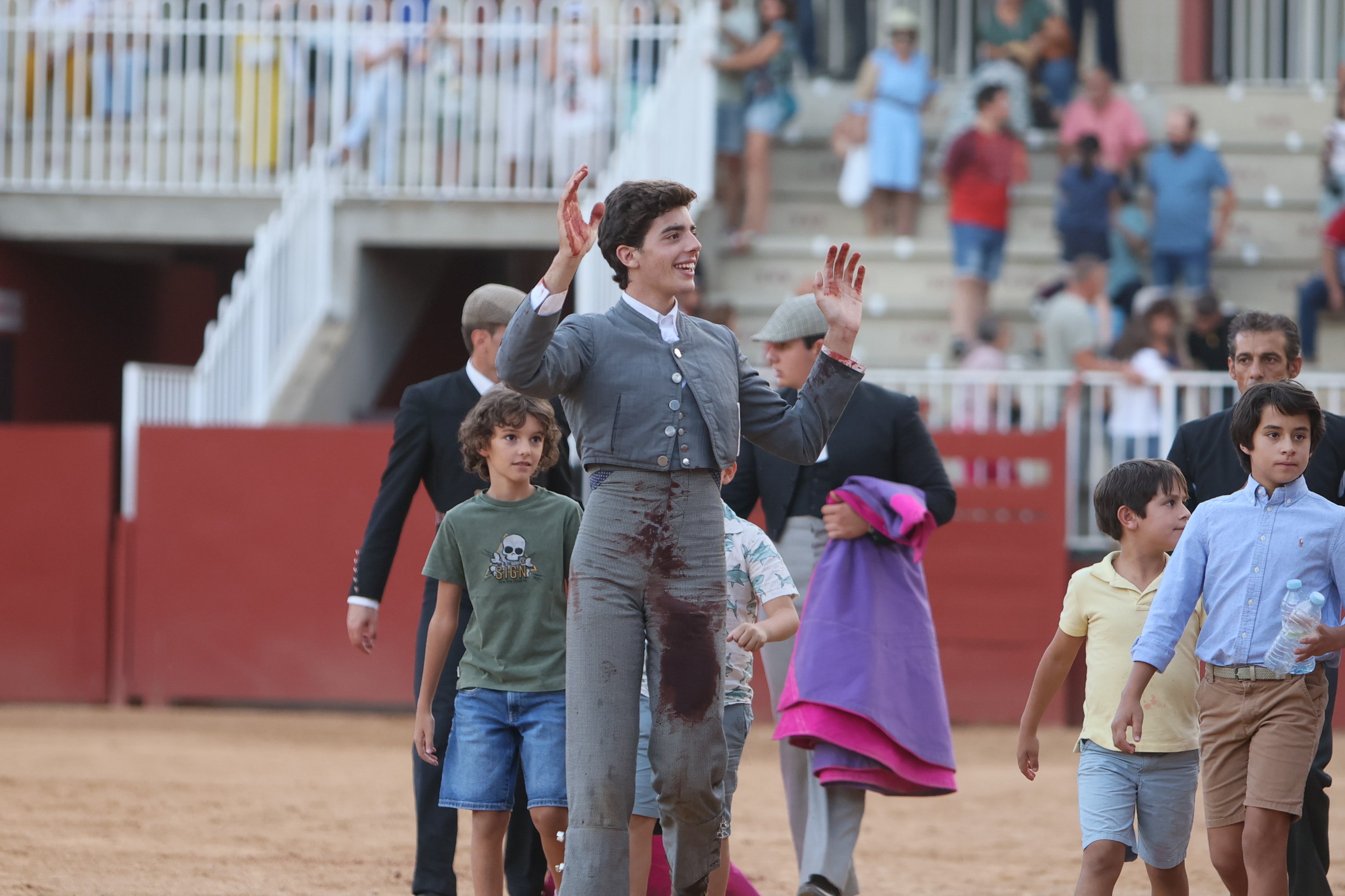 Dos orejas para Mateos, Norte y Rojo en el certamen de novilleros