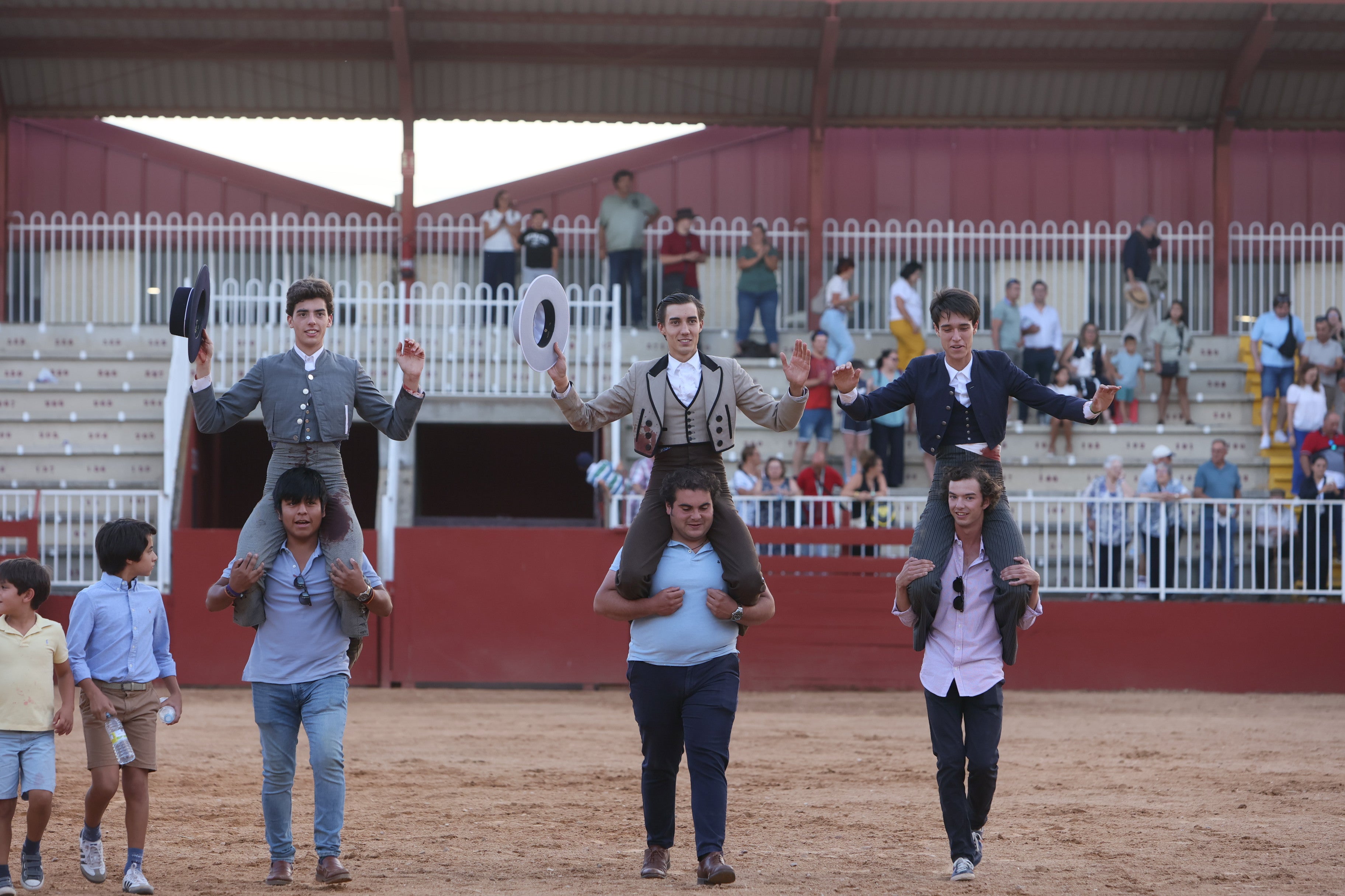 Dos orejas para Mateos, Norte y Rojo en el certamen de novilleros