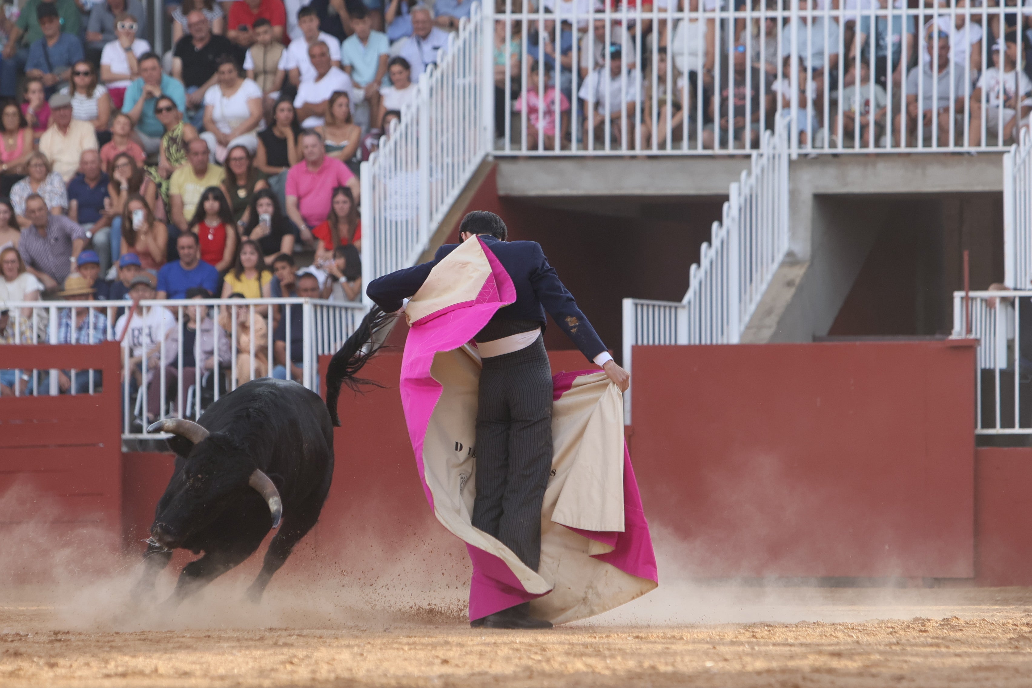 Dos orejas para Mateos, Norte y Rojo en el certamen de novilleros
