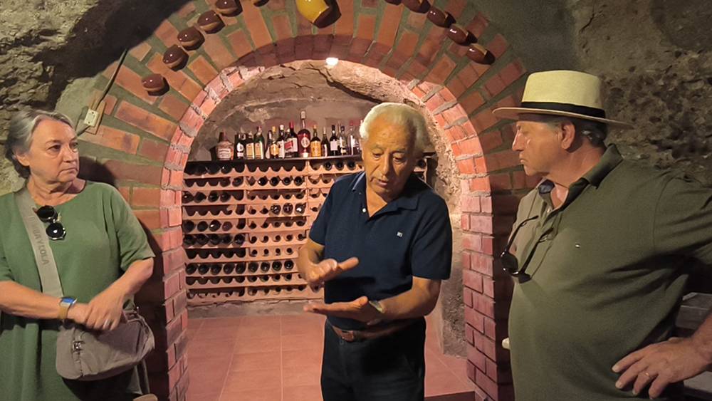 Visita al patrimonio subterráneo de Macotera