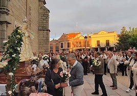 Ofrenda floral a la Virgen de la Encina.
