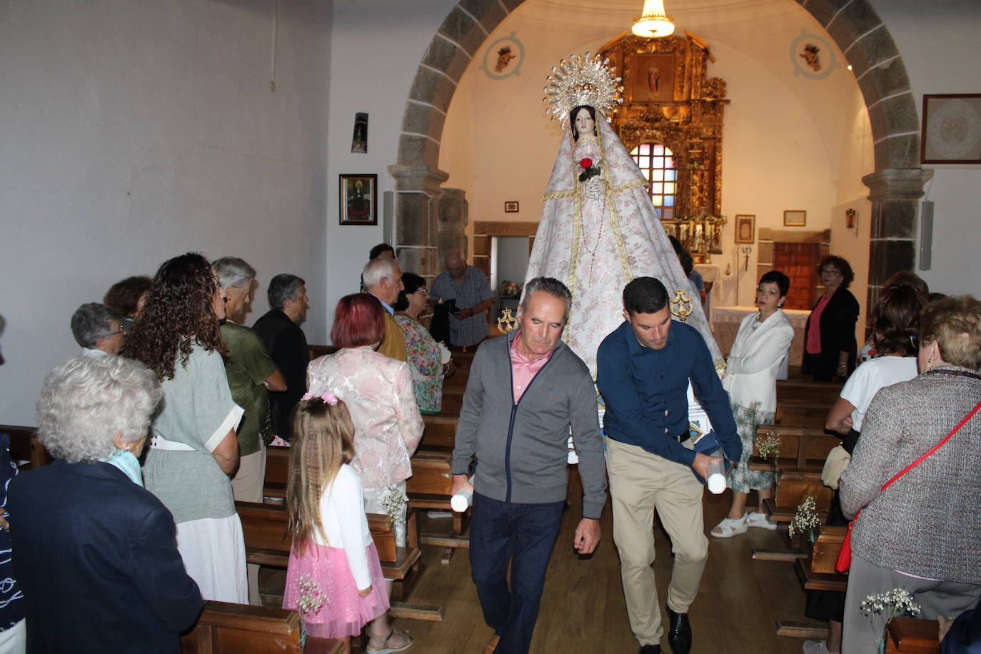 Gallegos de Solmirón acompaña a la Virgen de Gracia Carrero