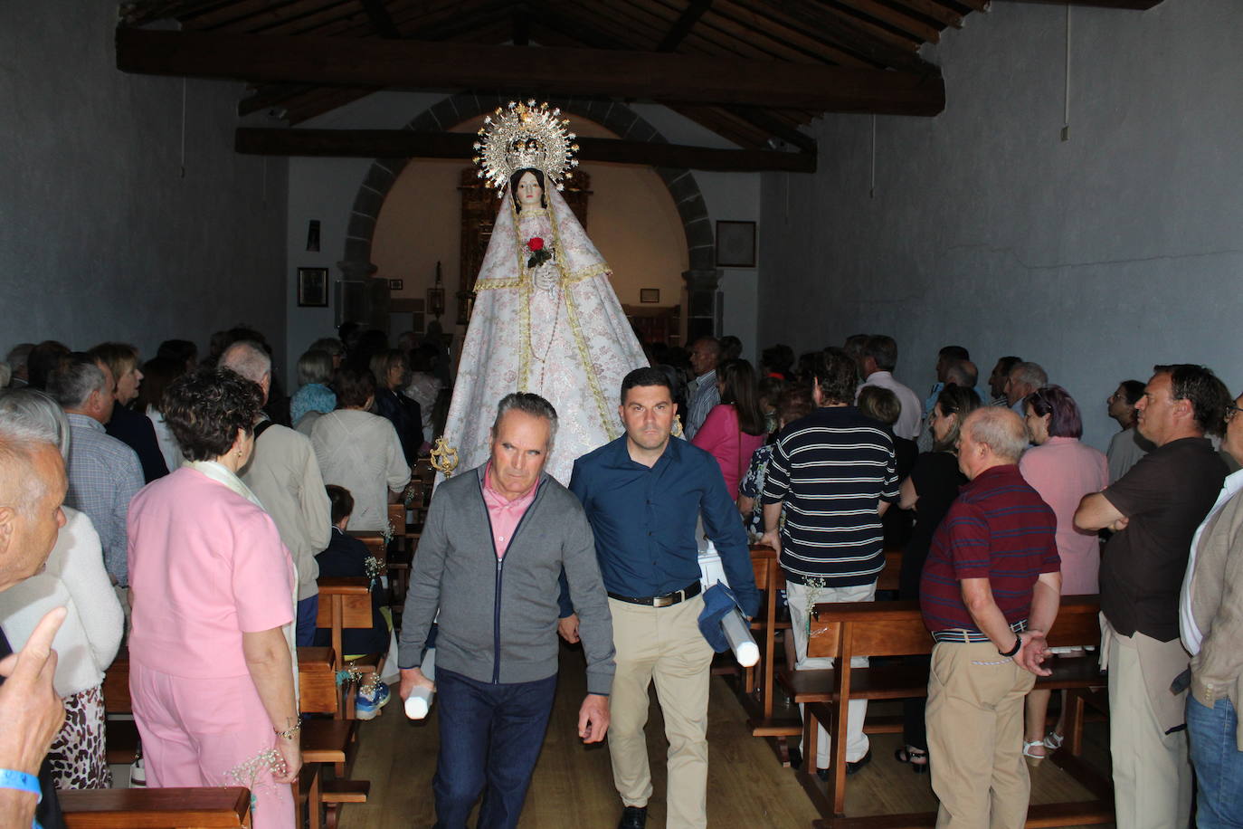 Gallegos de Solmirón acompaña a la Virgen de Gracia Carrero