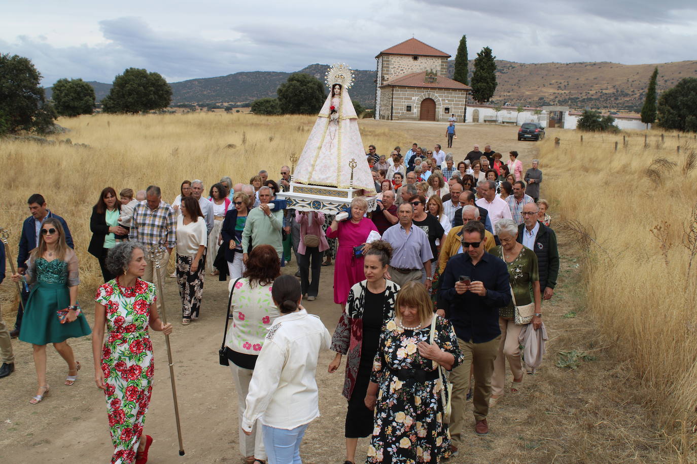 Gallegos de Solmirón acompaña a la Virgen de Gracia Carrero