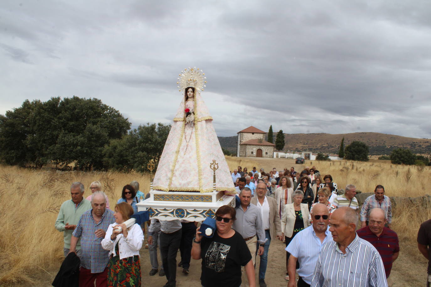 Gallegos de Solmirón acompaña a la Virgen de Gracia Carrero