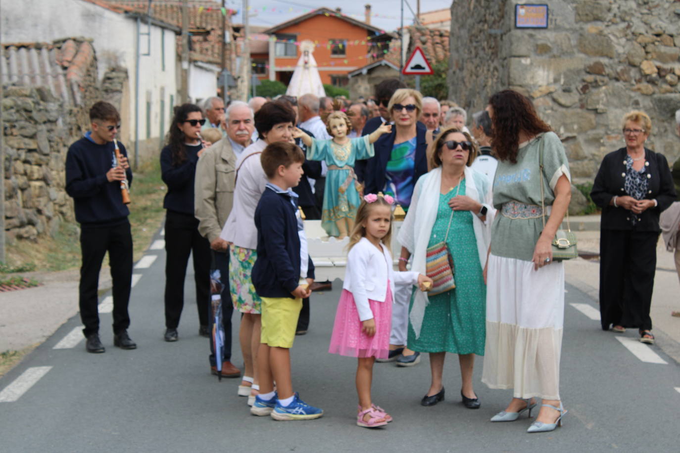 Gallegos de Solmirón acompaña a la Virgen de Gracia Carrero