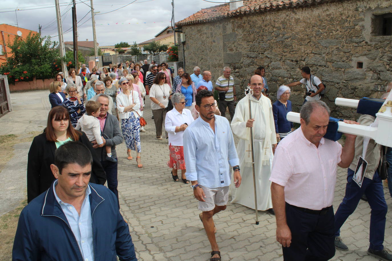 Gallegos de Solmirón acompaña a la Virgen de Gracia Carrero