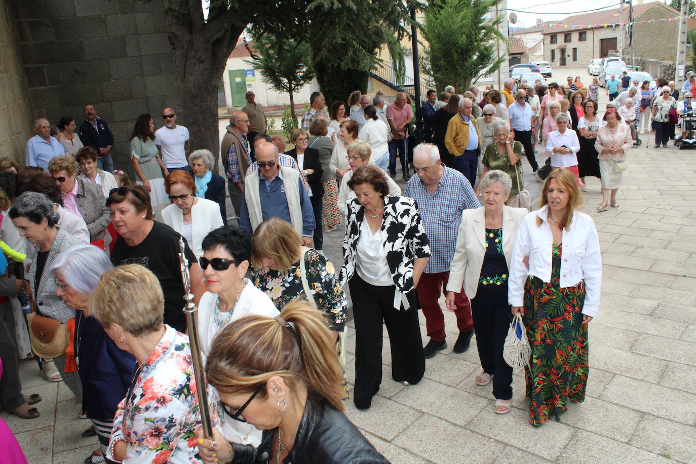 Gallegos de Solmirón acompaña a la Virgen de Gracia Carrero