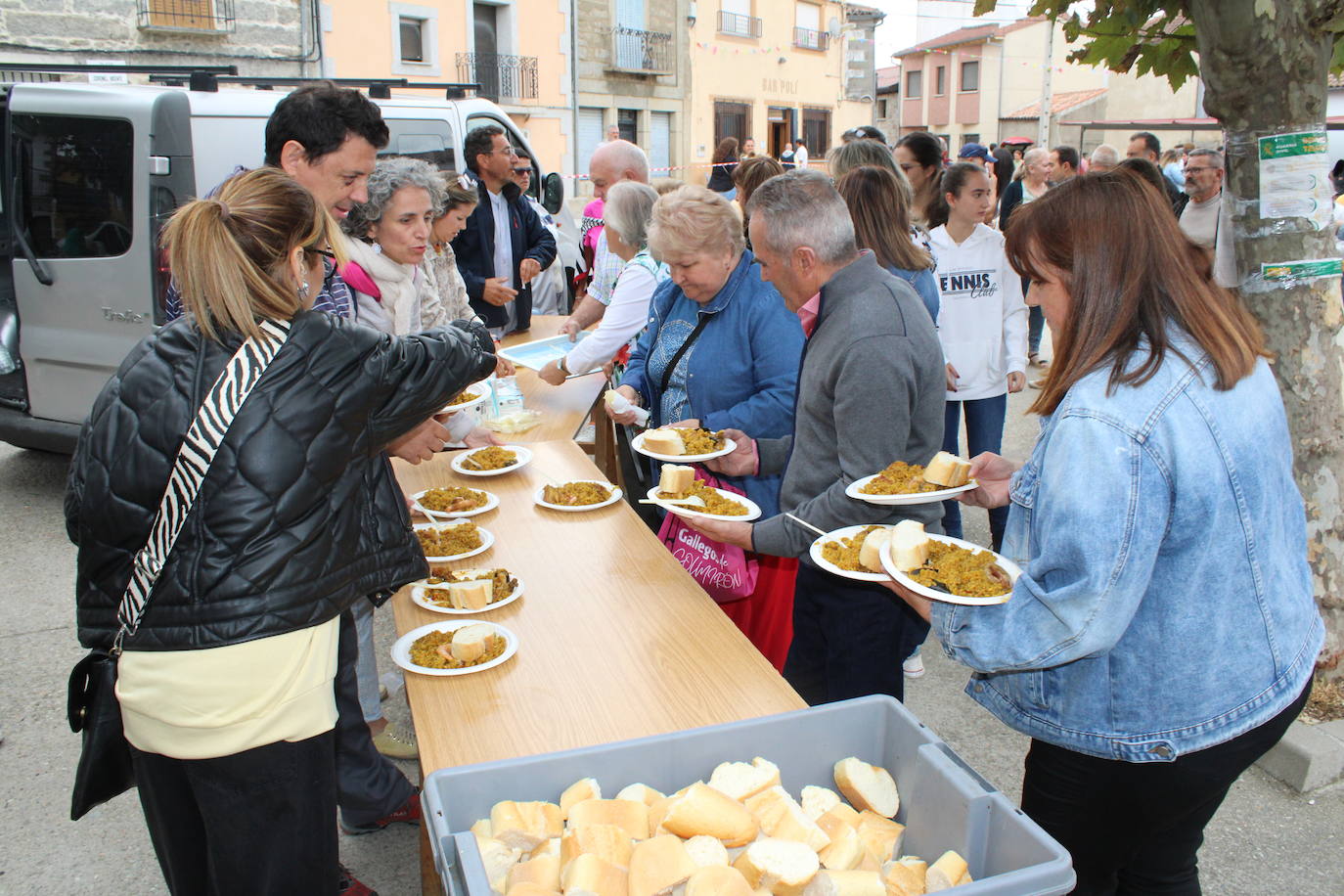 Gallegos de Solmirón acompaña a la Virgen de Gracia Carrero